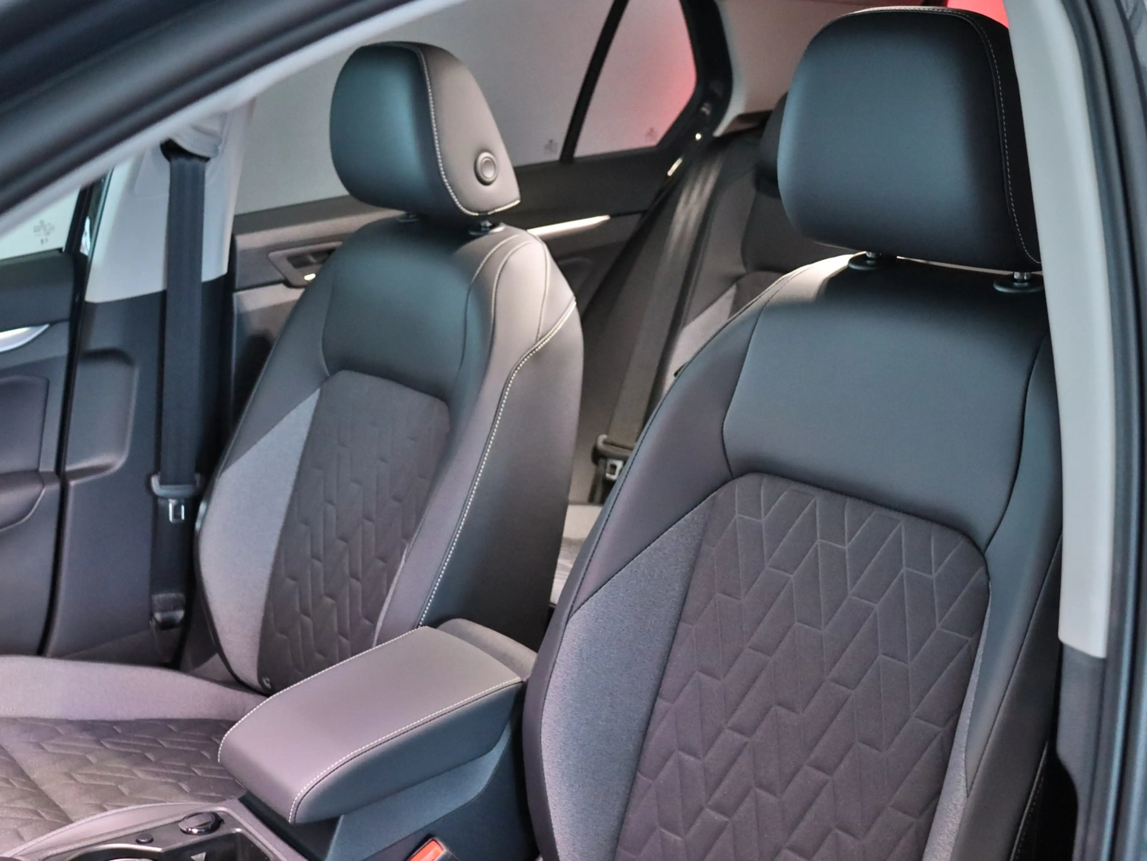 Volkswagen Golf VIII Energy 1.5TSI DSG+RFKAMERA+LED+ACC+SHZ+KLIMA — photo 4