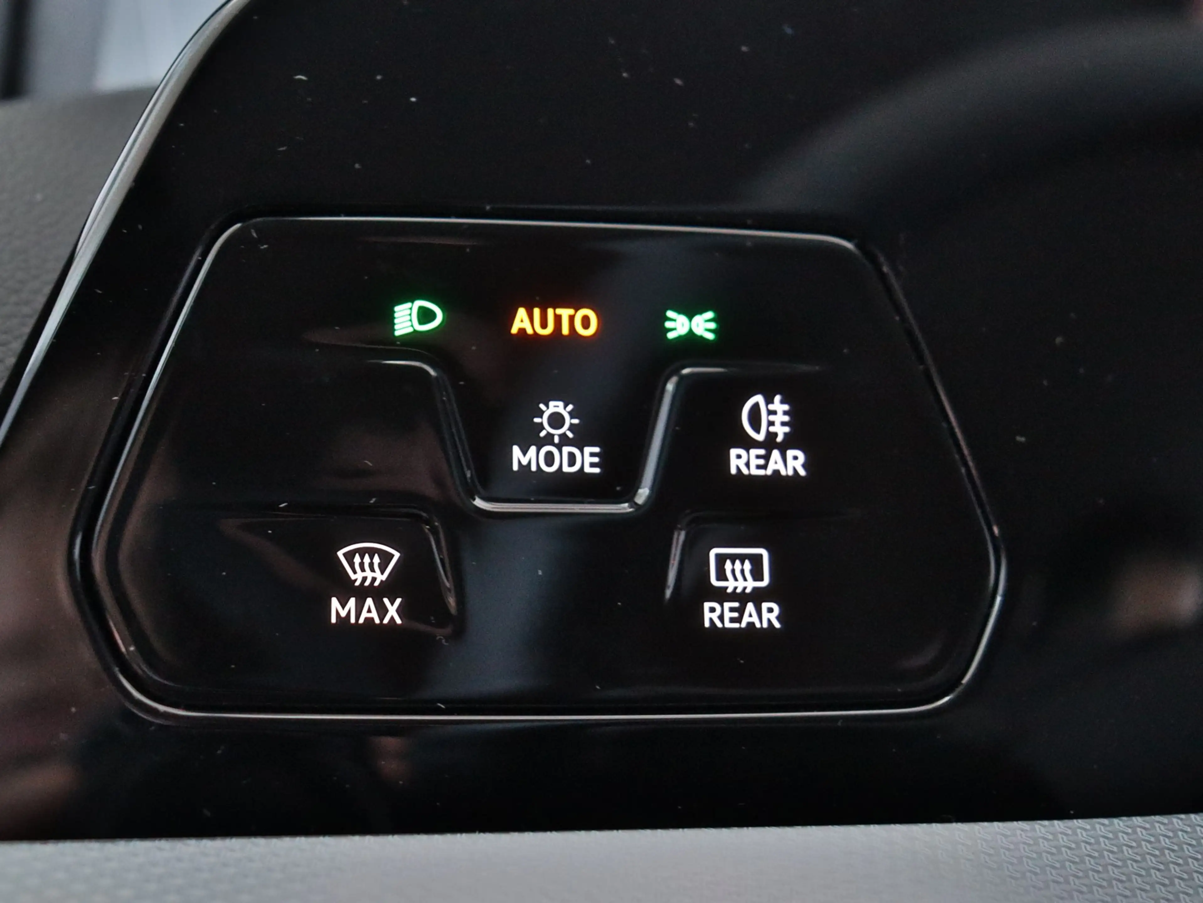 Volkswagen Golf VIII Energy 1.5TSI DSG+RFKAMERA+LED+ACC+SHZ+KLIMA — photo 14