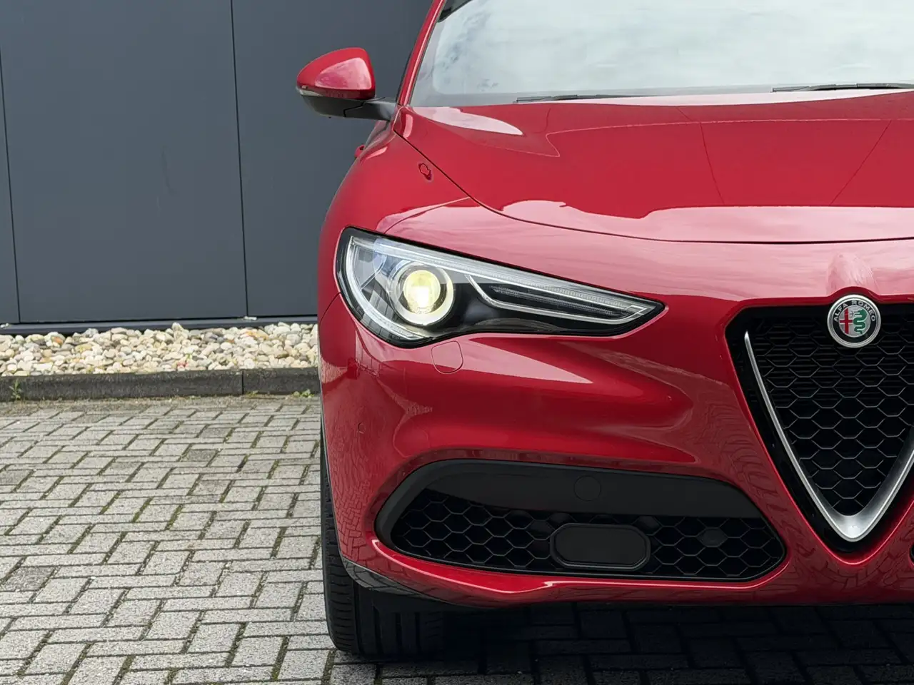 Alfa Romeo Stelvio 2023 — фото 8