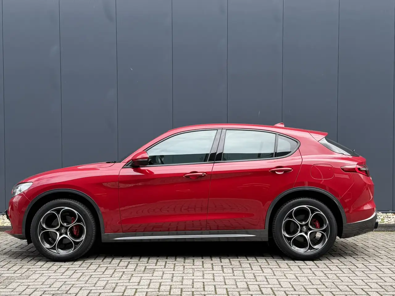 Alfa Romeo Stelvio 2023