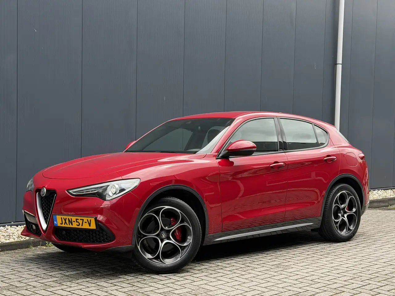 Alfa Romeo Stelvio 2023 — фото 6