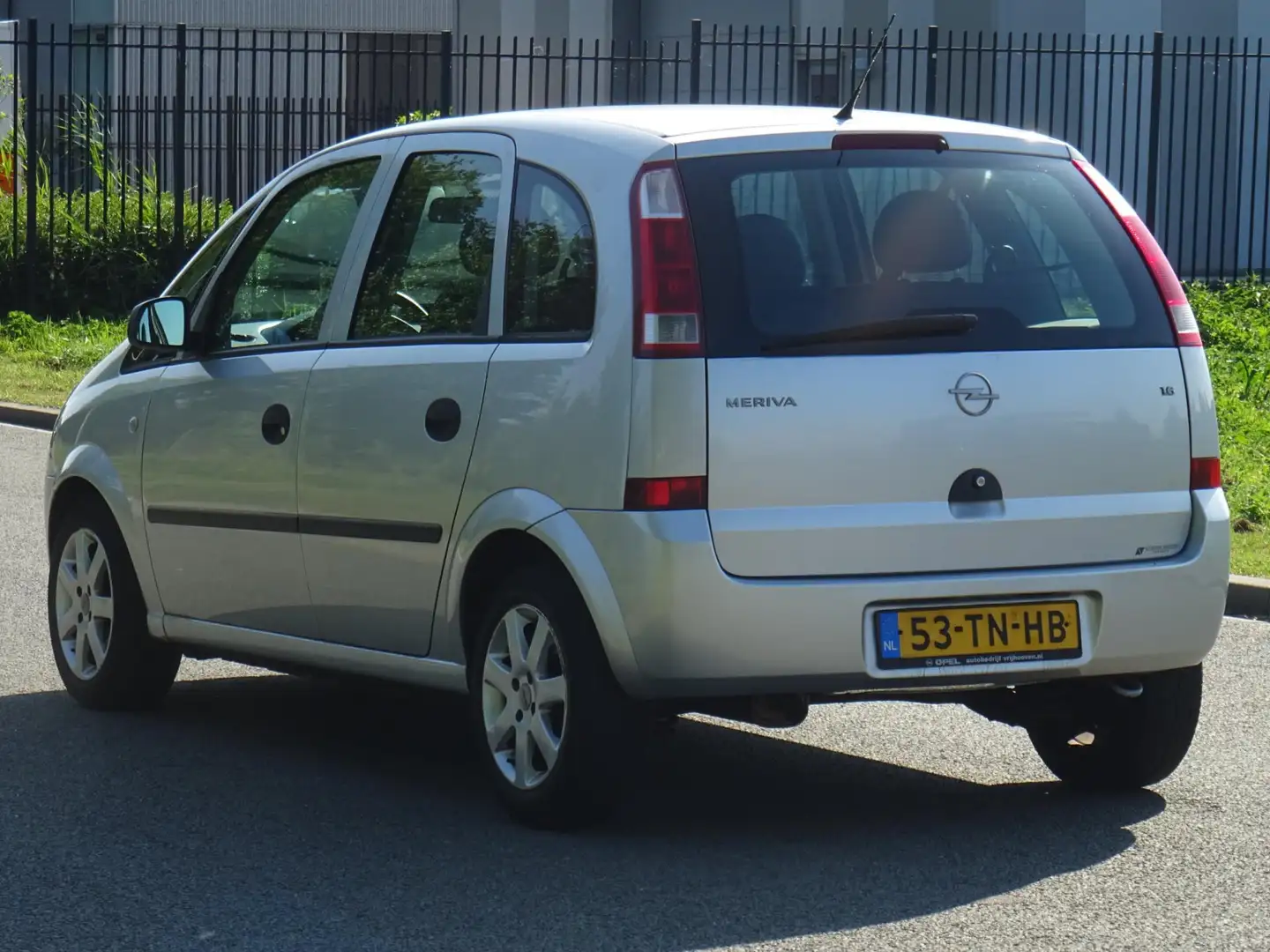 Opel Meriva 1.6-16V Cosmo BJ2004 AUTOMAAT/APK 2026 Gris - 2