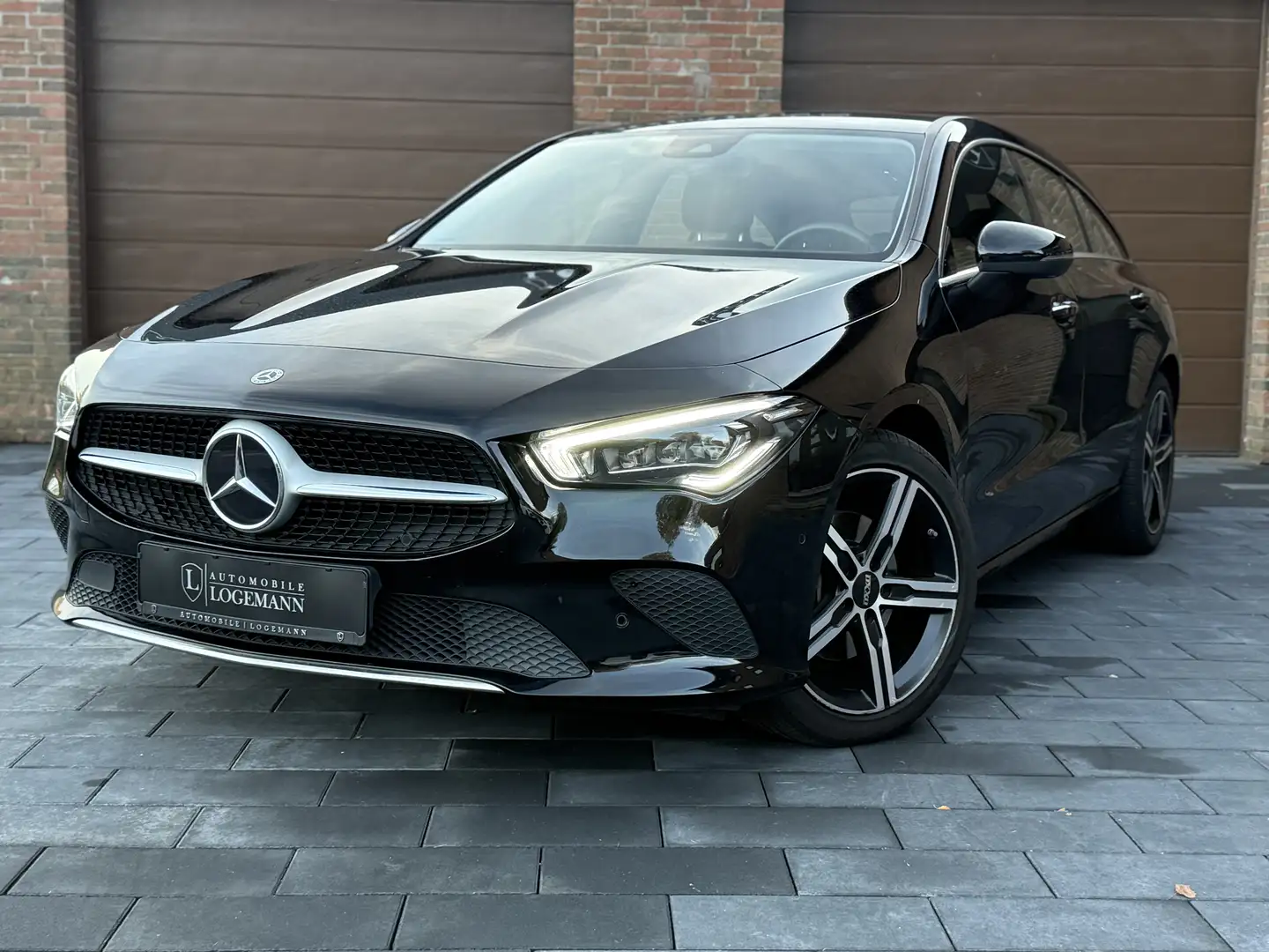 Mercedes-Benz CLA 200 CLA 200 d Shooting Brake I Multibeam I Massage I Schwarz - 2