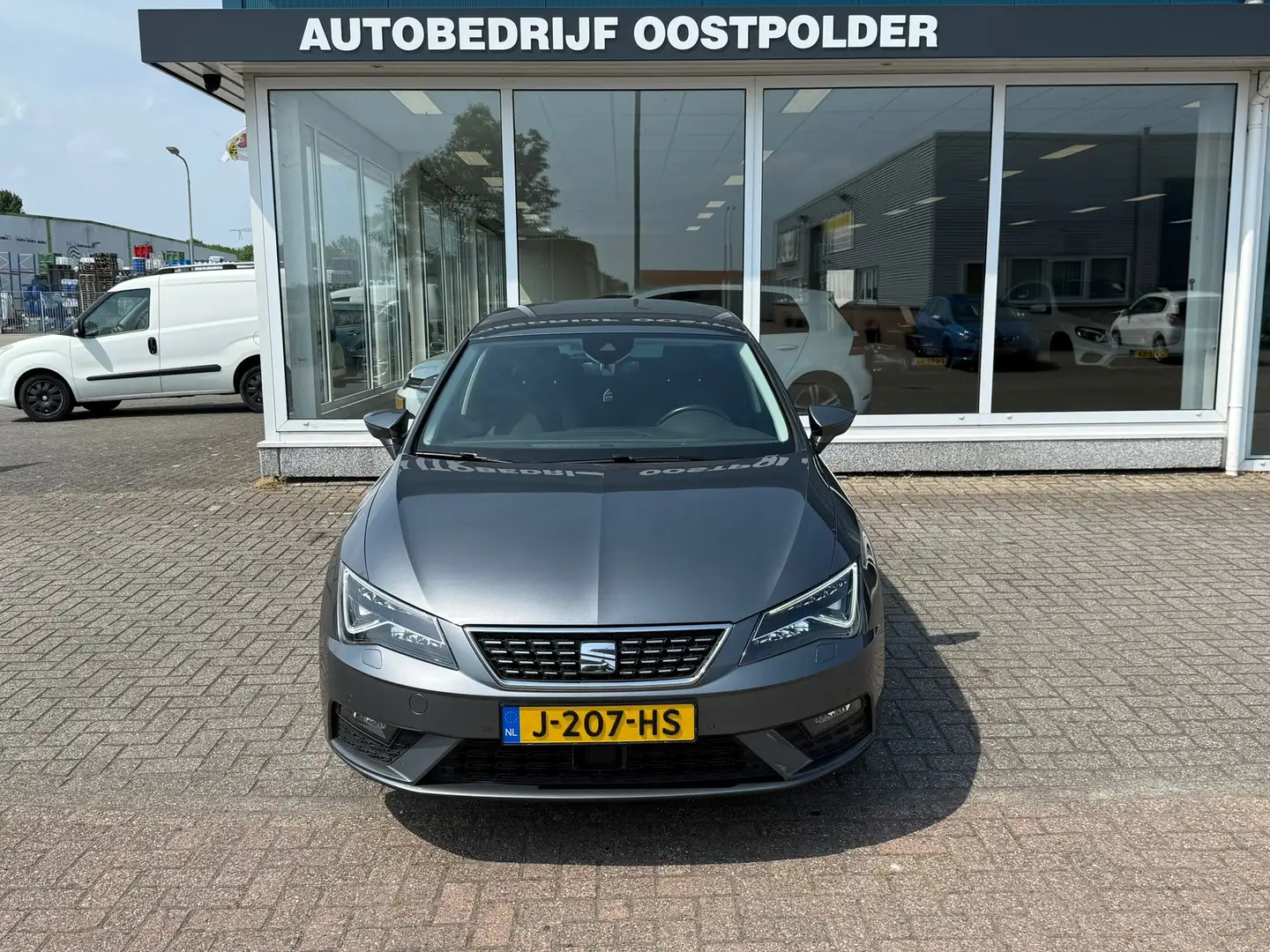SEAT Leon 1.8 TSI Xcellence Grijs - 2