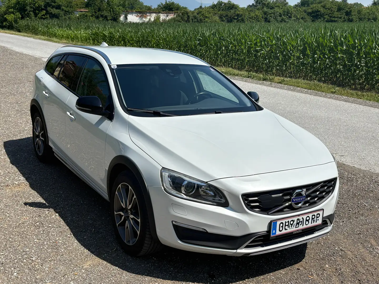 Volvo V60 Cross Country D3 Kinetic Geartronic Weiß - 2