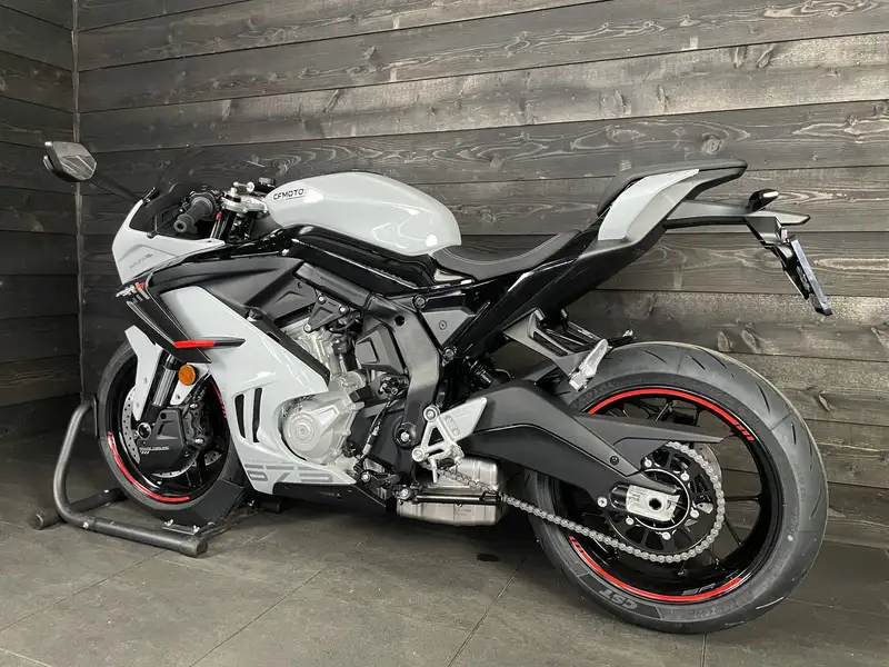 CFMOTO 675SR-R - foto 7