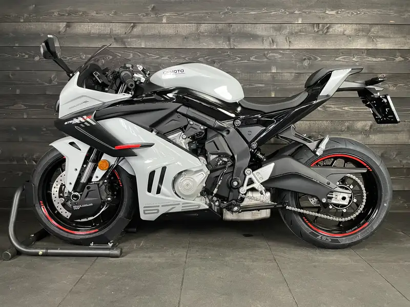 CFMOTO 675SR-R - foto 8
