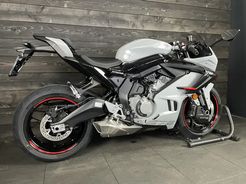 CFMOTO 675SR-R - foto 2