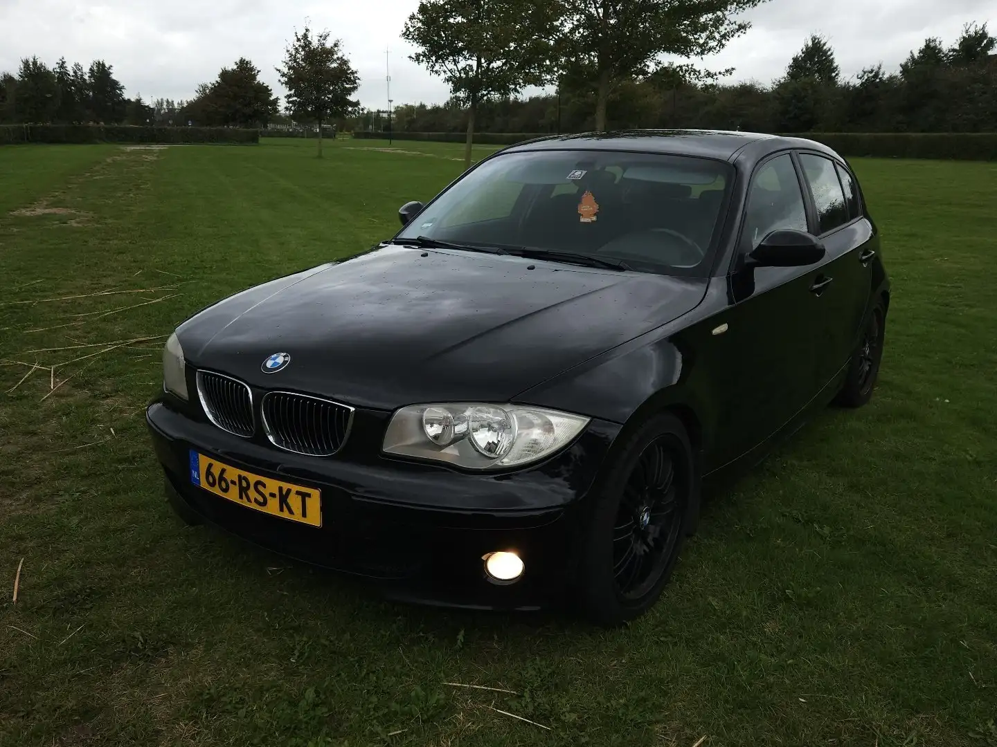 BMW 118 118d Zwart - 1