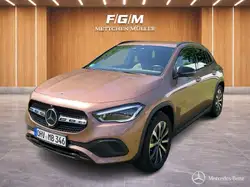 Mercedes-Benz GLA 200 Progressive NAVI+DISTR+KEYGO+360+MULTIBE Navi/Distronic/Keyless Go/Autom./Klima/LED/Sitzhzg./MF Lenkrad/Leder/Dachrel.