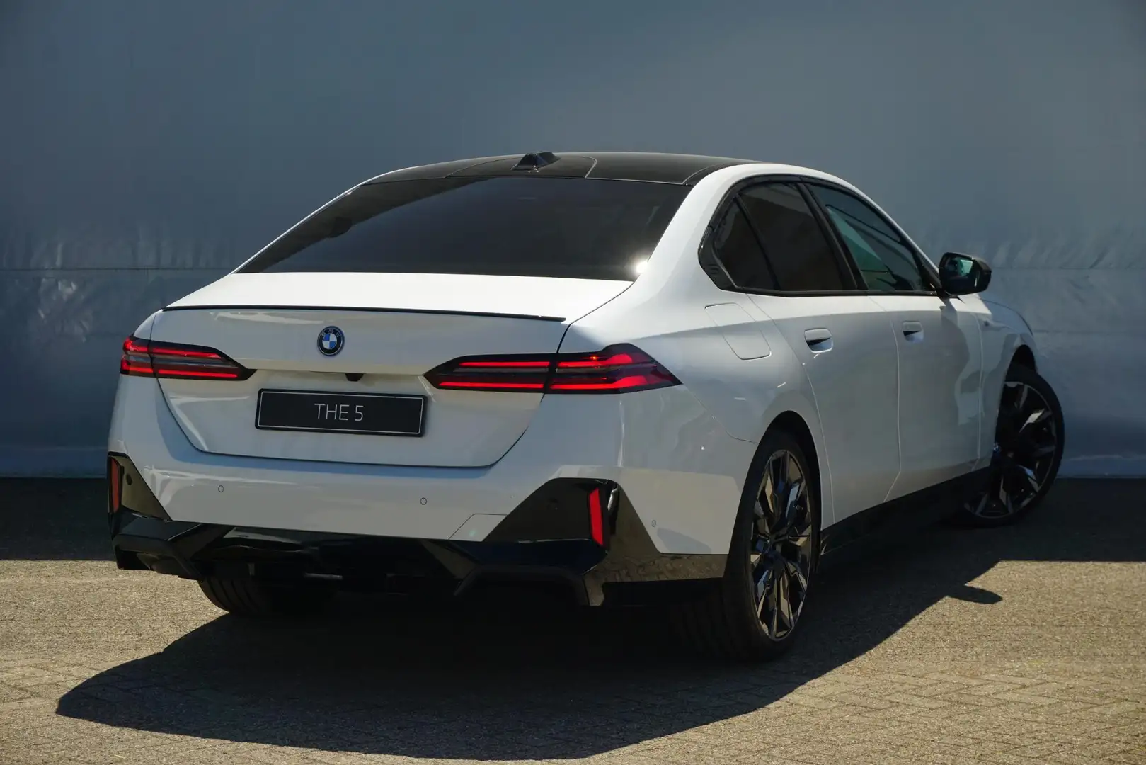 BMW 530 5 Serie Sedan 530e | M Sport Edition | M Sportpakk Wit - 2