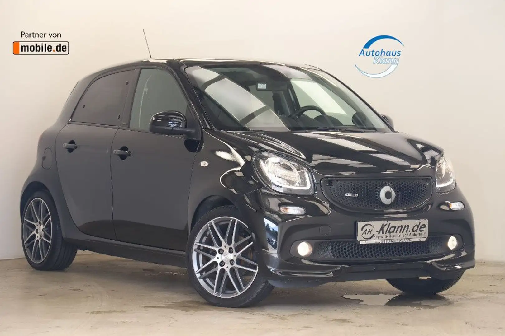 smart forFour Forfour Brabus 0.9 109PS Xclusive Pano JBL 1Hand Schwarz - 1