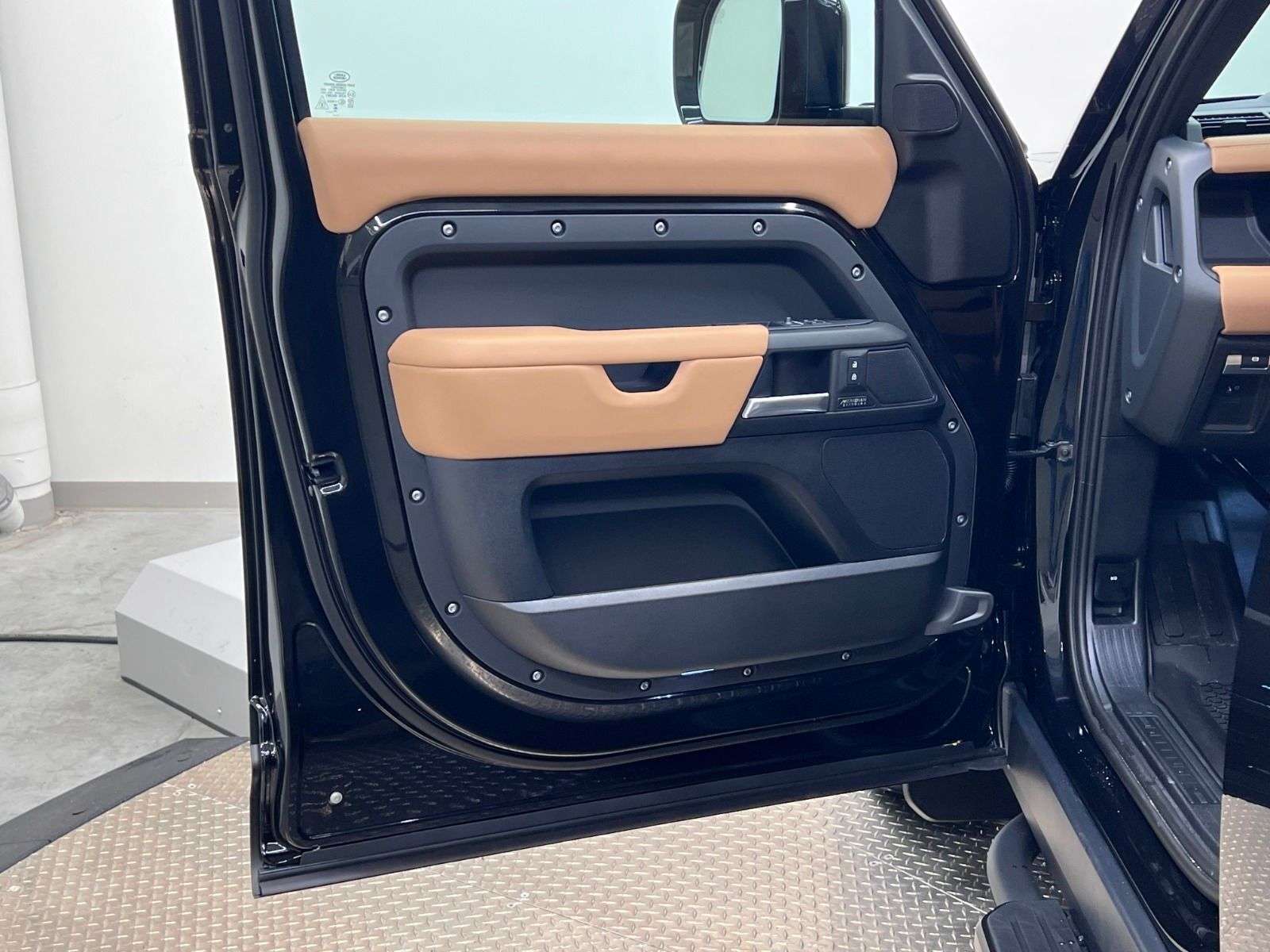 2026 Land Rover Defender 110 P400 X-DYNAMIC SE thumb 23