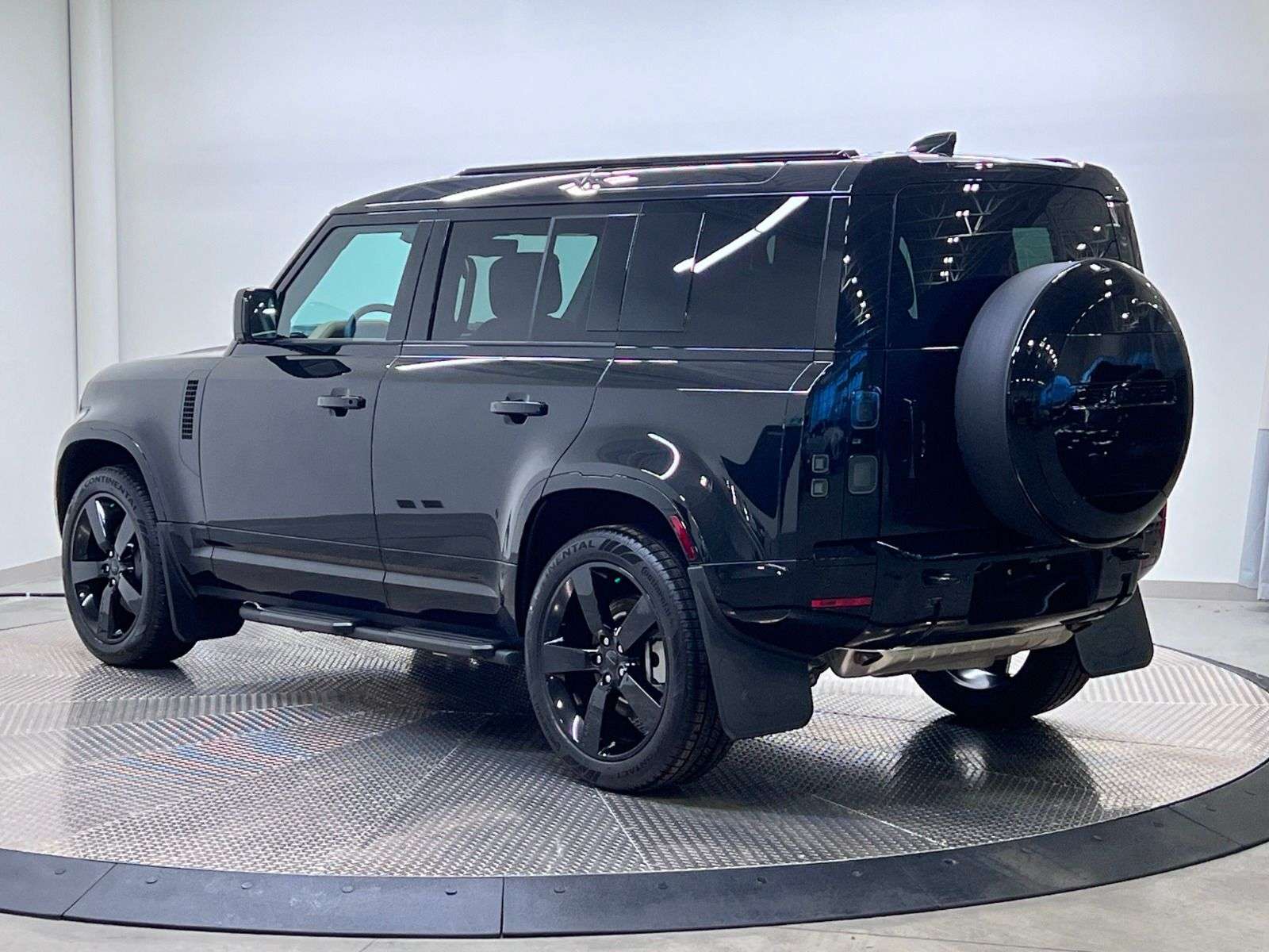 2026 Land Rover Defender 110 P400 X-DYNAMIC SE alt 4