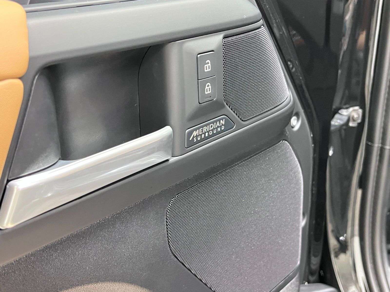 2026 Land Rover Defender 110 P400 X-DYNAMIC SE thumb 25