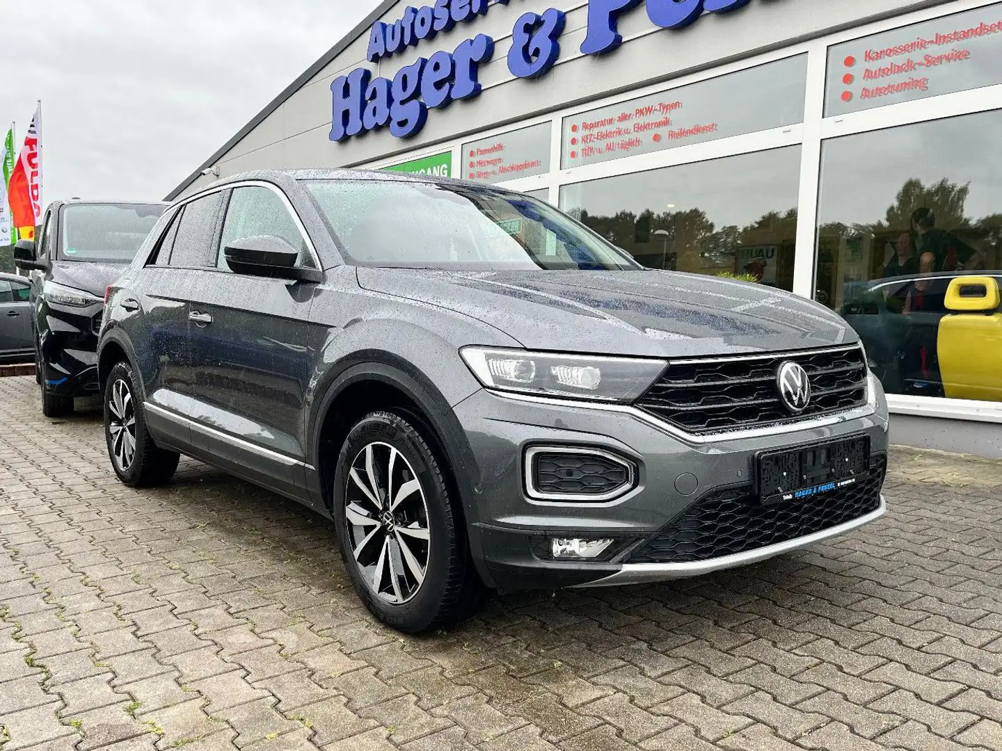 Volkswagen T-Roc Style Klima Navi PDC EHK Gris - 1