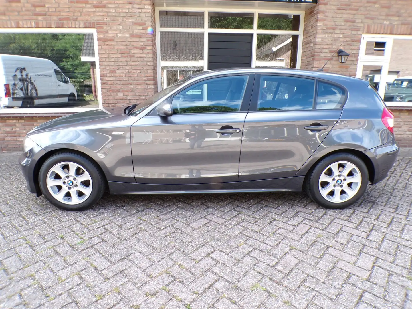 BMW 116 1-serie 116i High Executive Grijs - 2