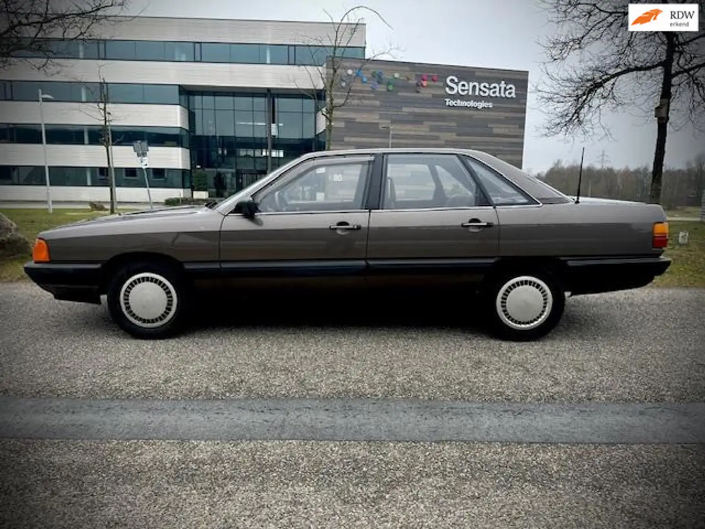 Audi 100 1.8, BELASTINGVRIJ, MET NIEUWE APK Marrón - 1