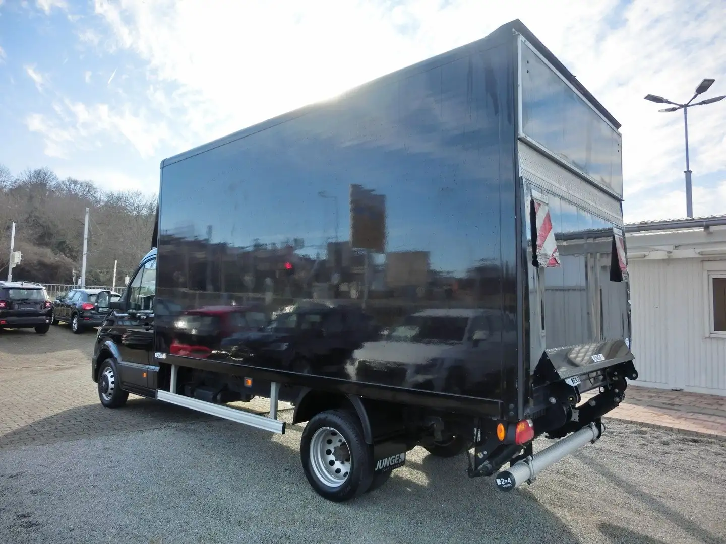 Volkswagen Crafter Koffer 55 Ladebordwand Navi 1.Hand Schwarz - 2