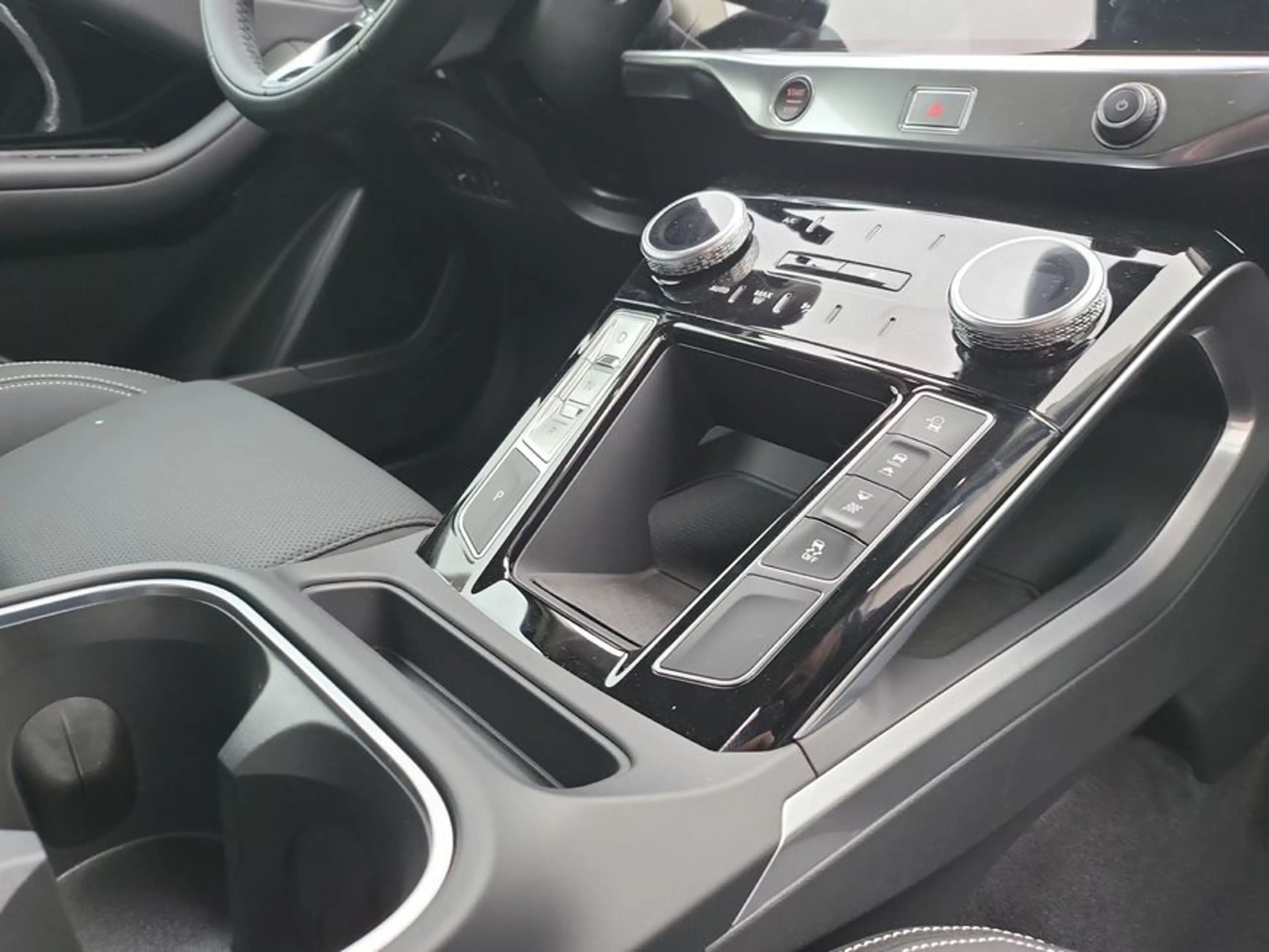 Jaguar I-Pace EV400 AWD S — photo 15