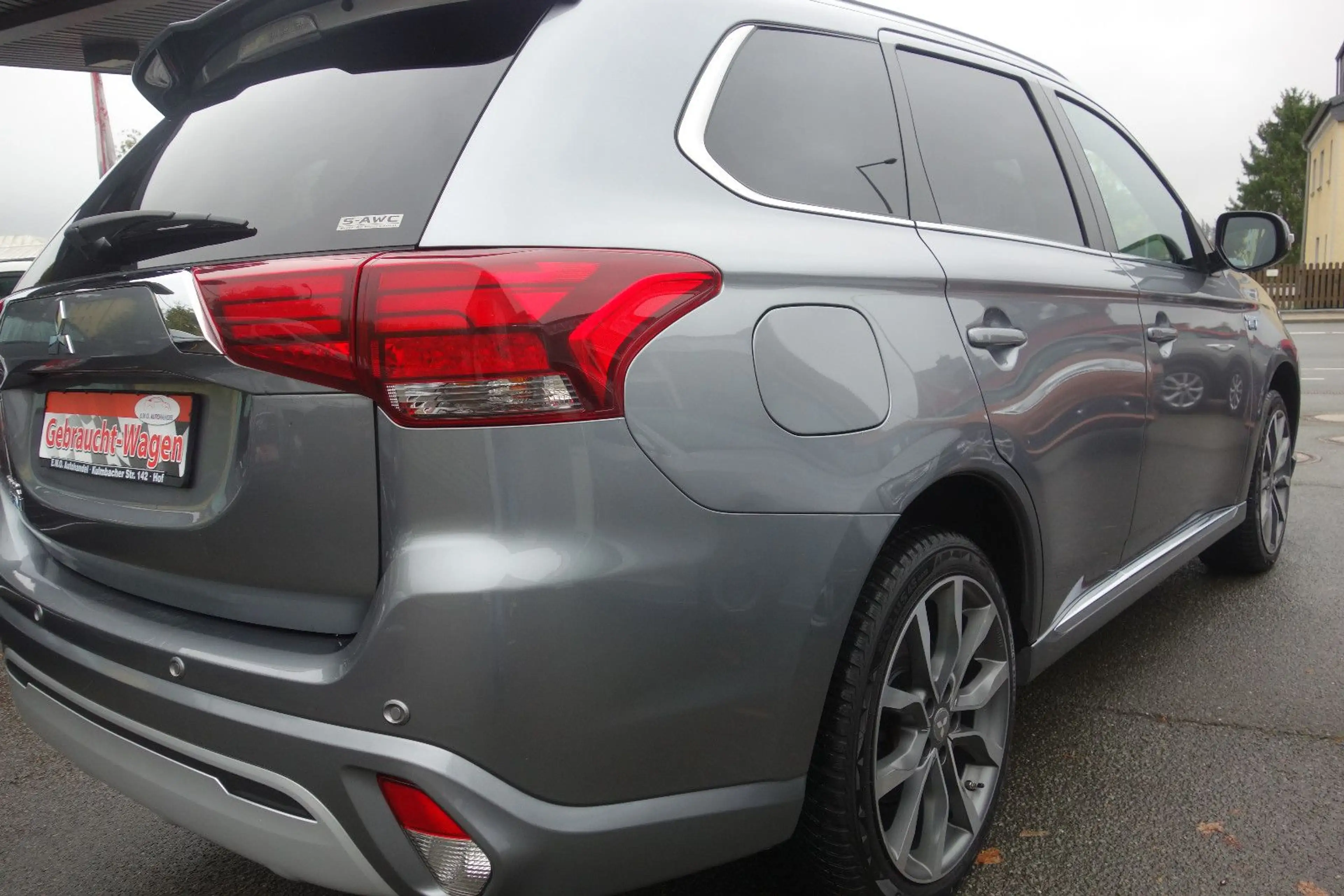 Mitsubishi Outlander PHEV Top 4WD — photo 6