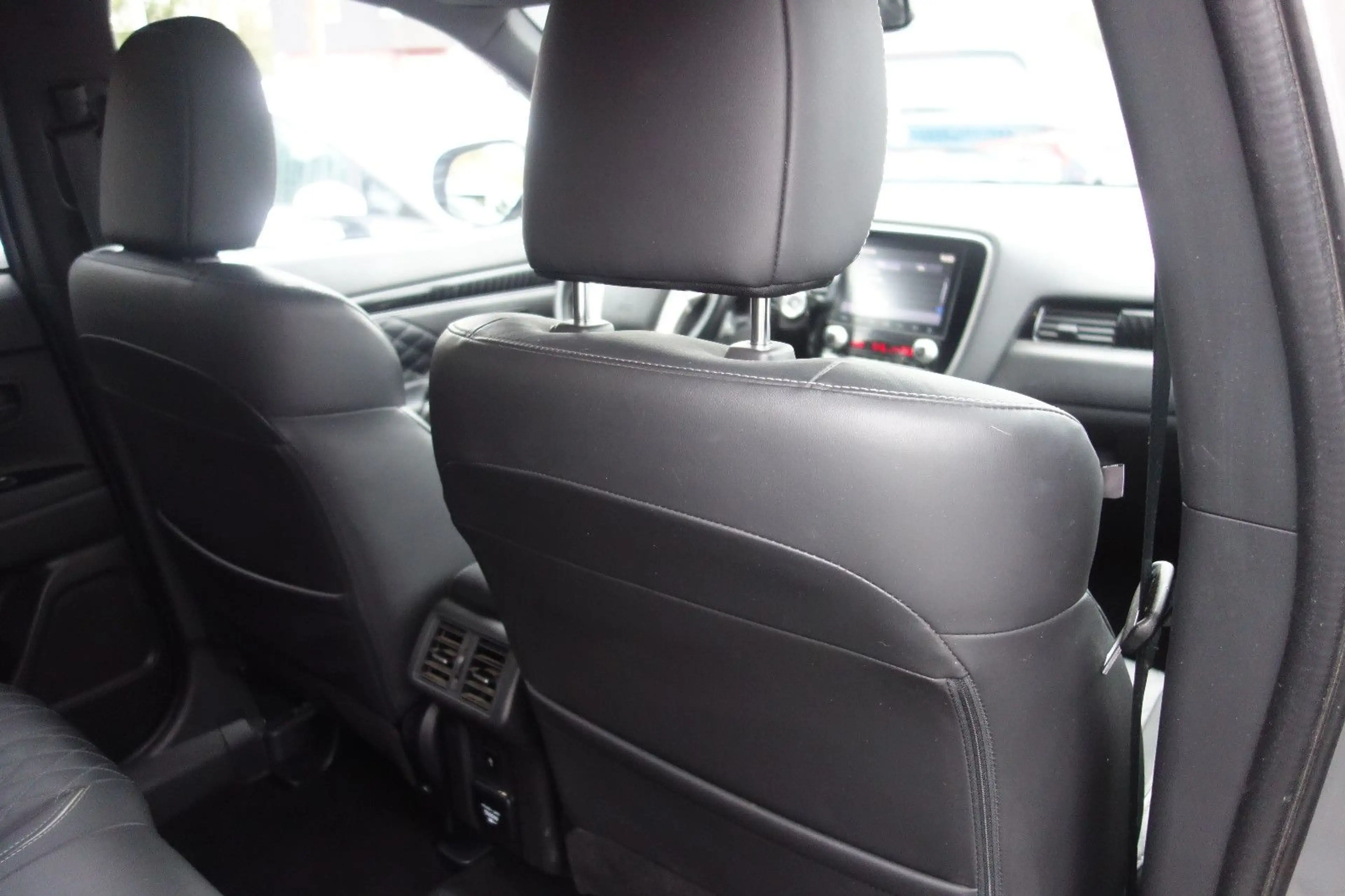 Mitsubishi Outlander PHEV Top 4WD — photo 14