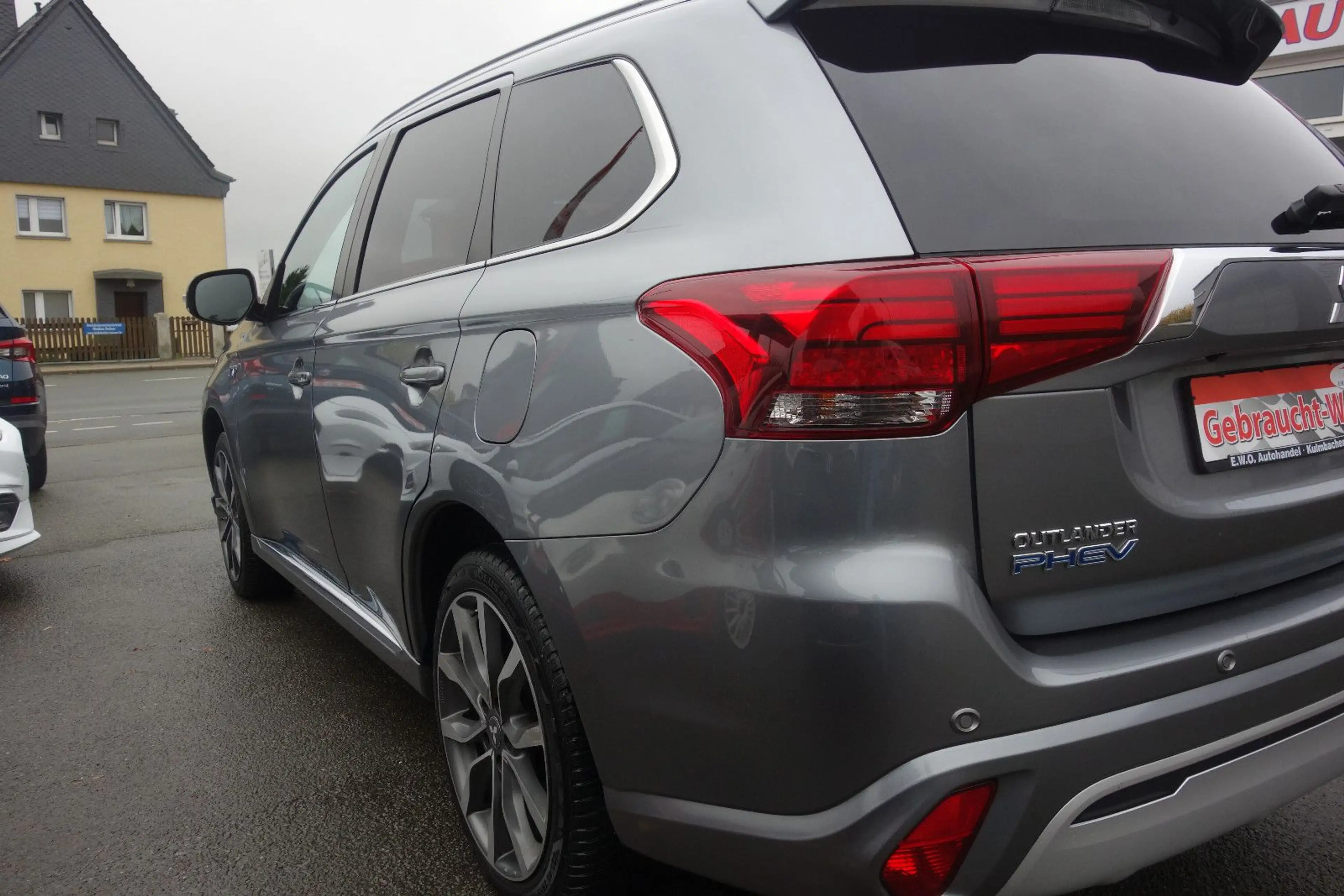 Mitsubishi Outlander PHEV Top 4WD — photo 9