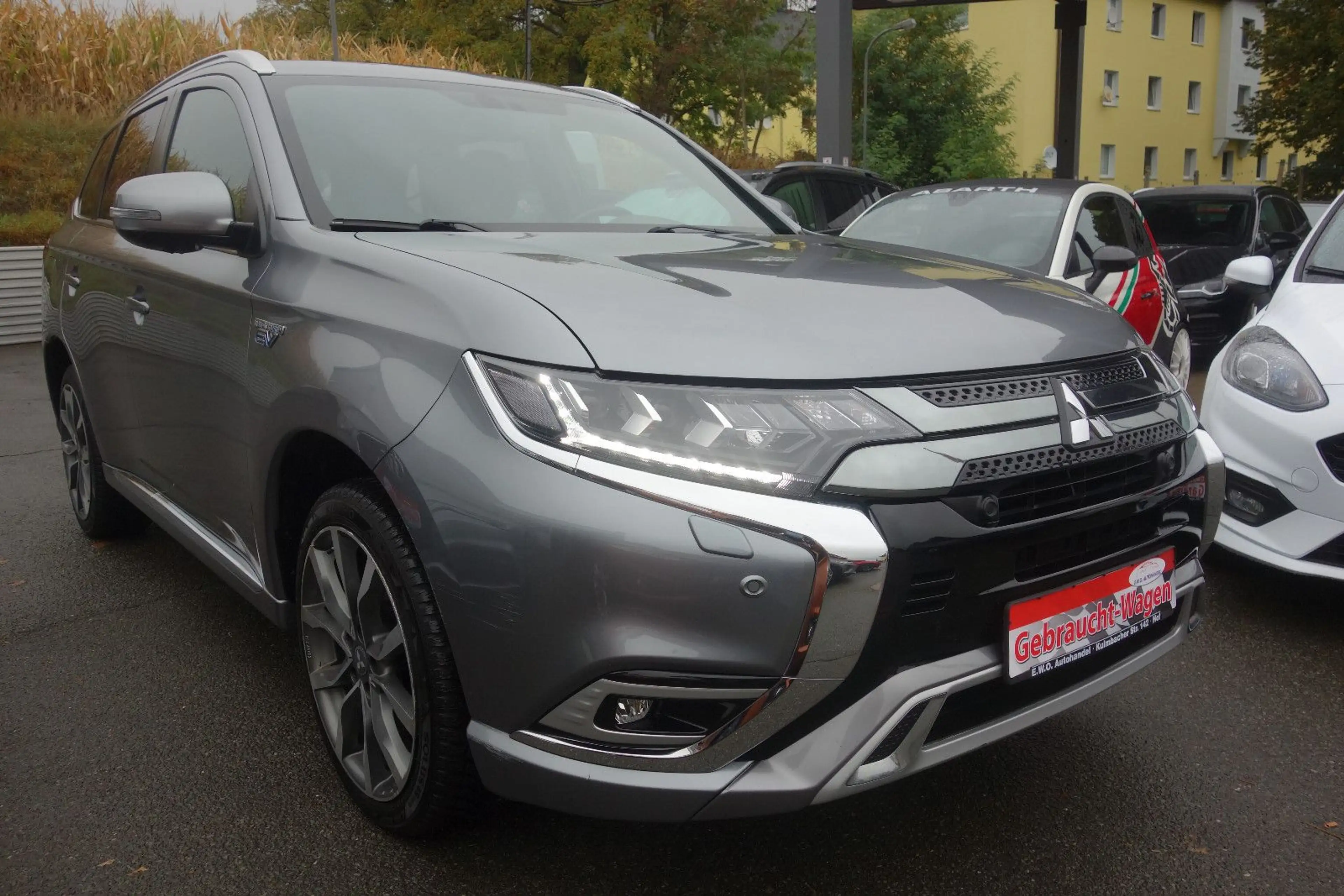 Mitsubishi Outlander PHEV Top 4WD — photo 3