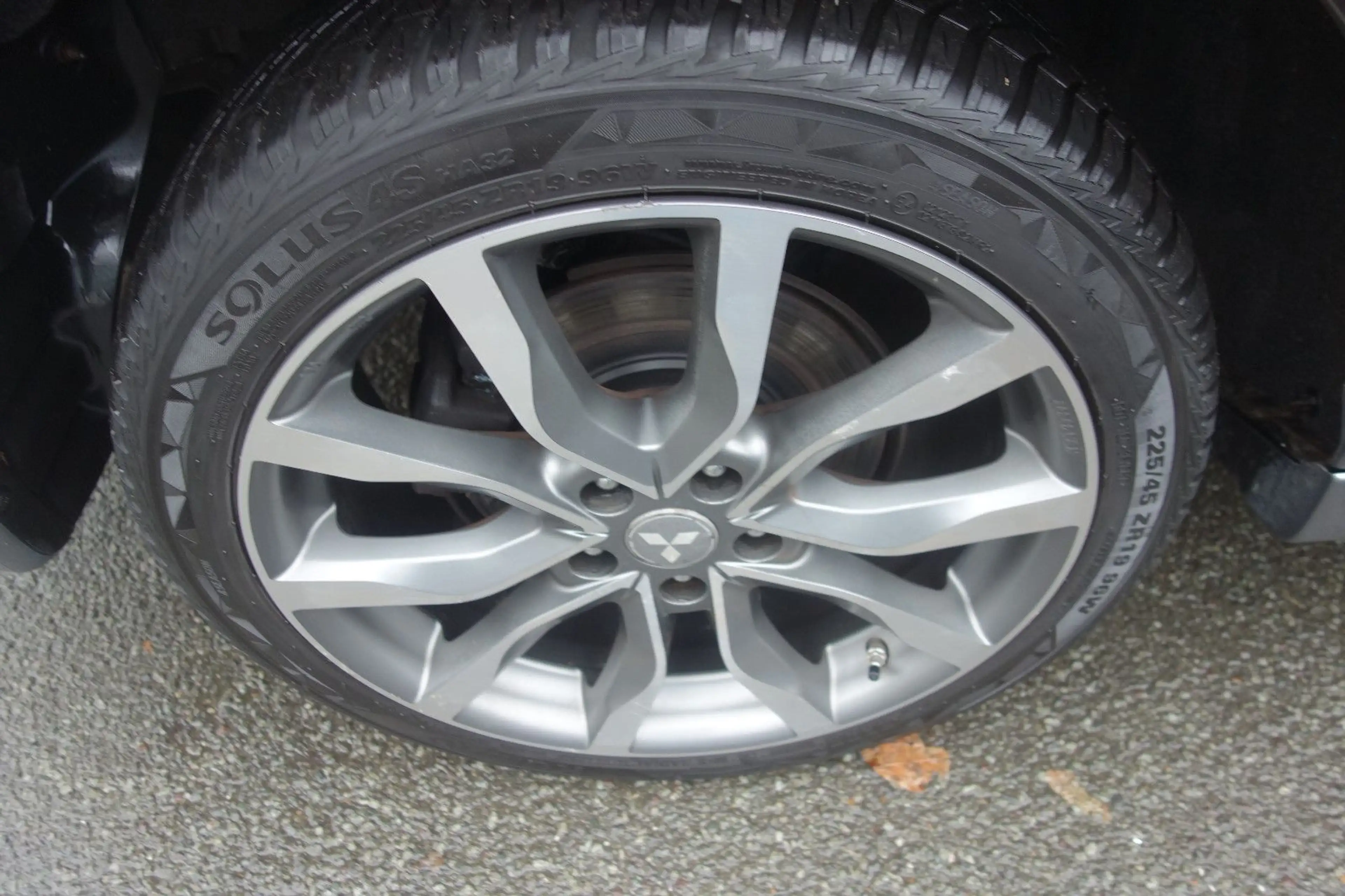 Mitsubishi Outlander PHEV Top 4WD — photo 4