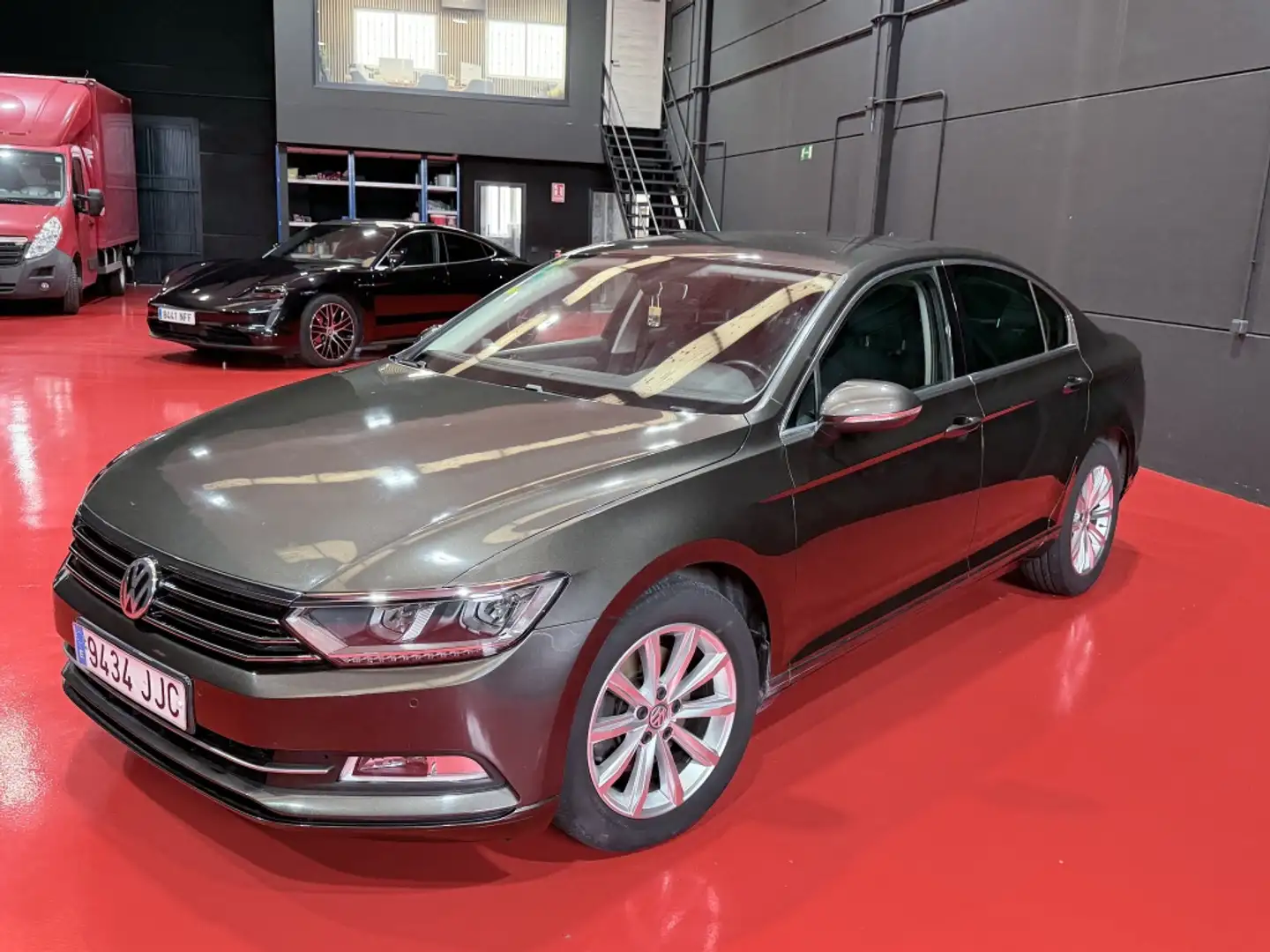 Volkswagen Passat 2.0TDI Advance 110kW Braun - 1