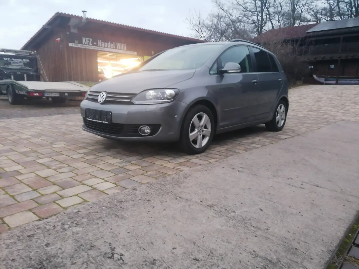 Volkswagen Golf Plus Team / Navi / TÜV 11-2027 / 1 Hand Grau - 2