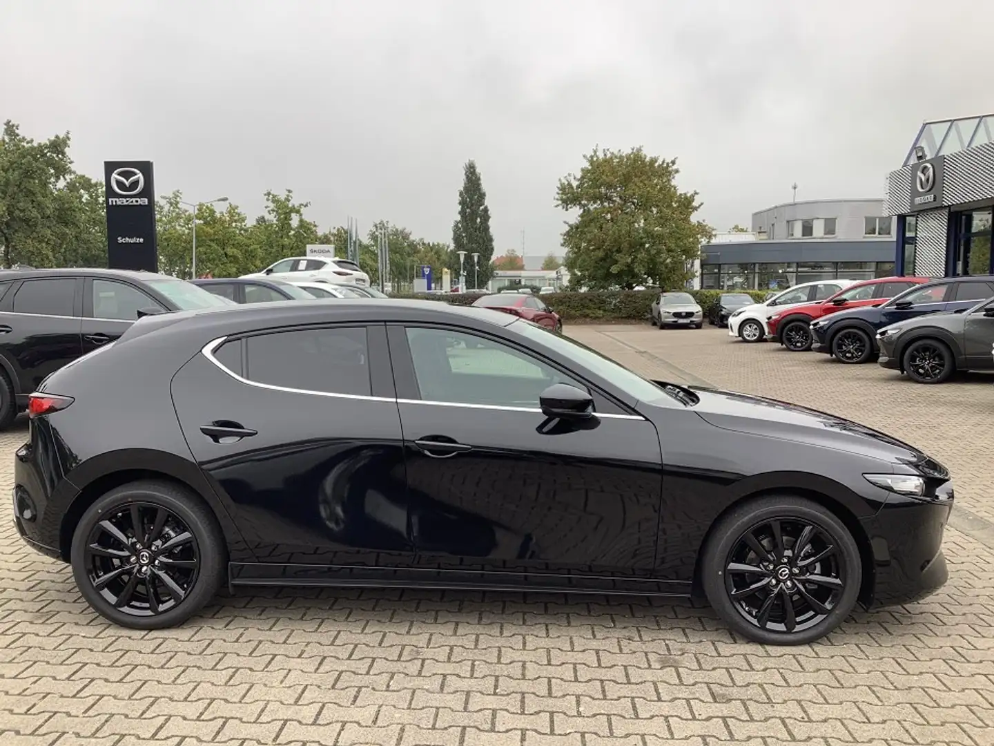Mazda 3 2.5L e-SKYACTIV G 140ps Homura Schwarz - 2
