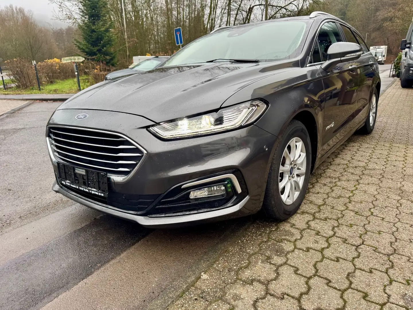 Ford Mondeo Turnier Hybrid Business Edition Grau - 2