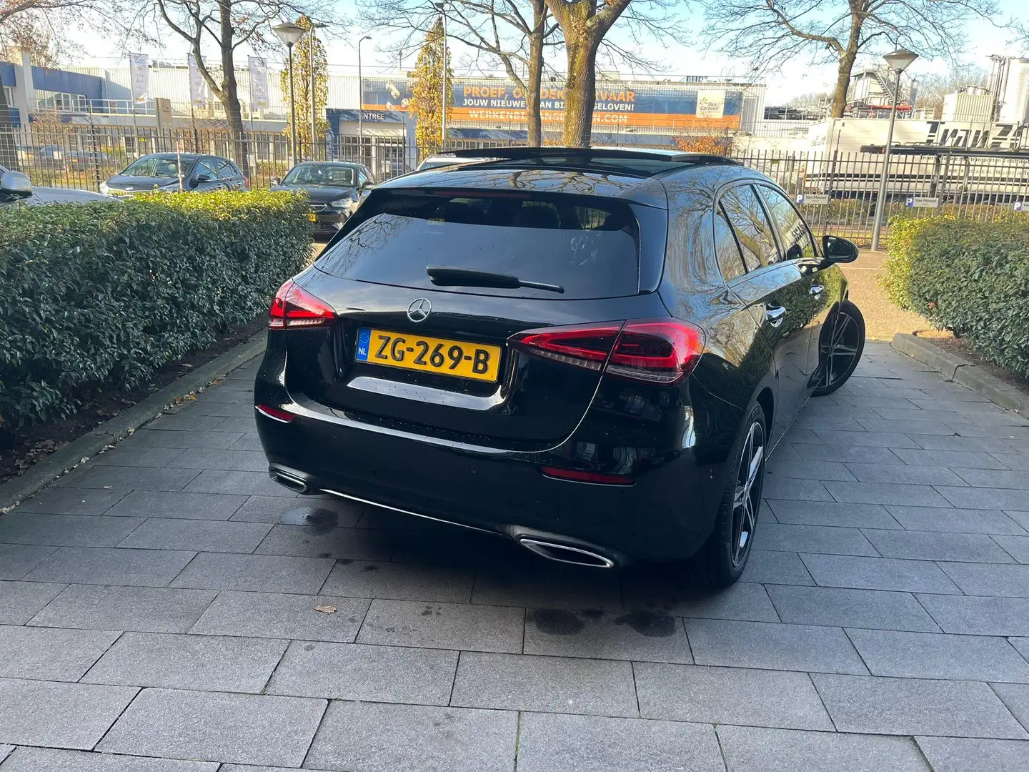 Mercedes-Benz A 200 Launch Edition Premium | AMG | PANORAMADAK | SFEER Noir - 2