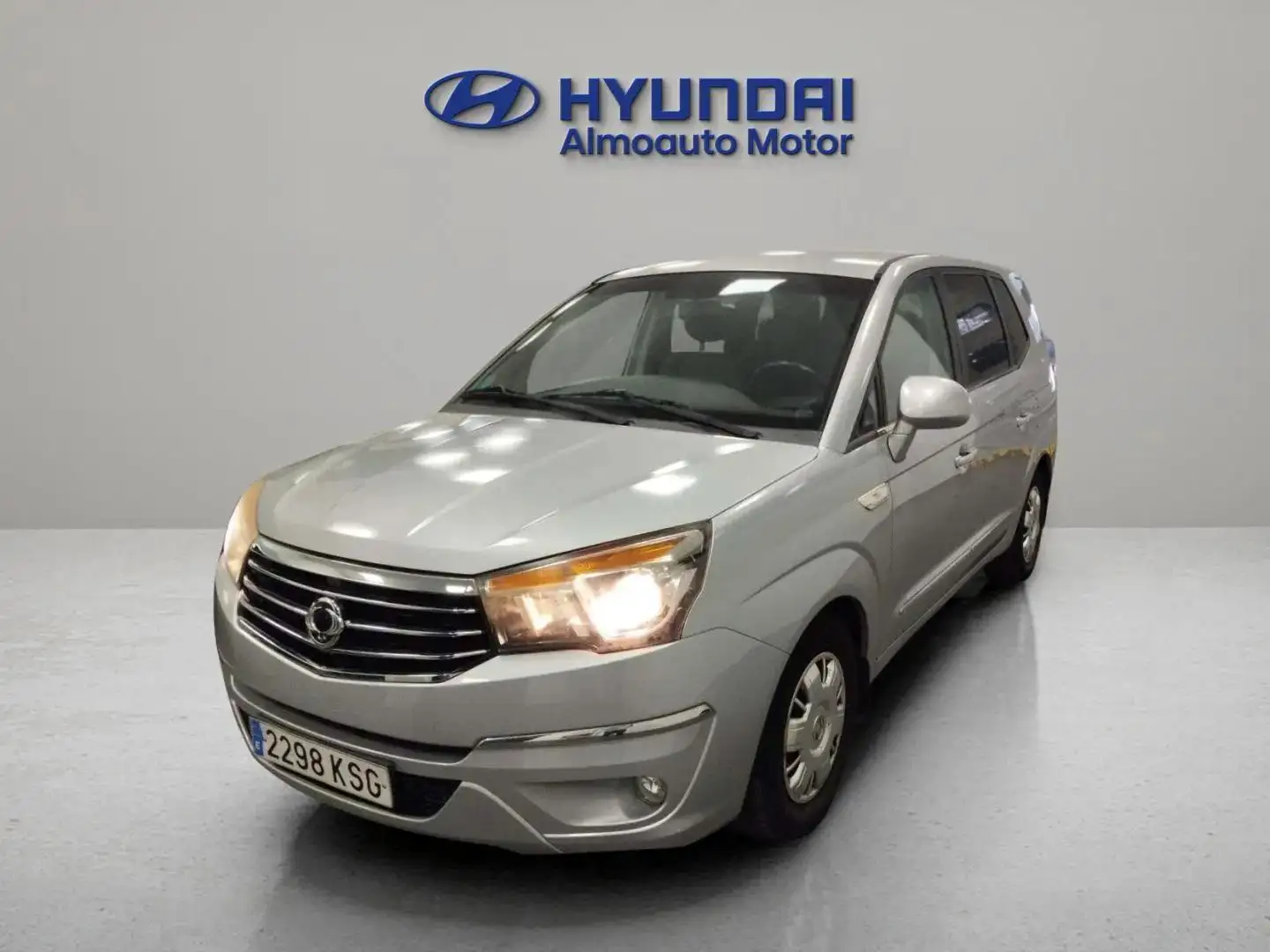 SsangYong Rodius D22T Line Silber - 1