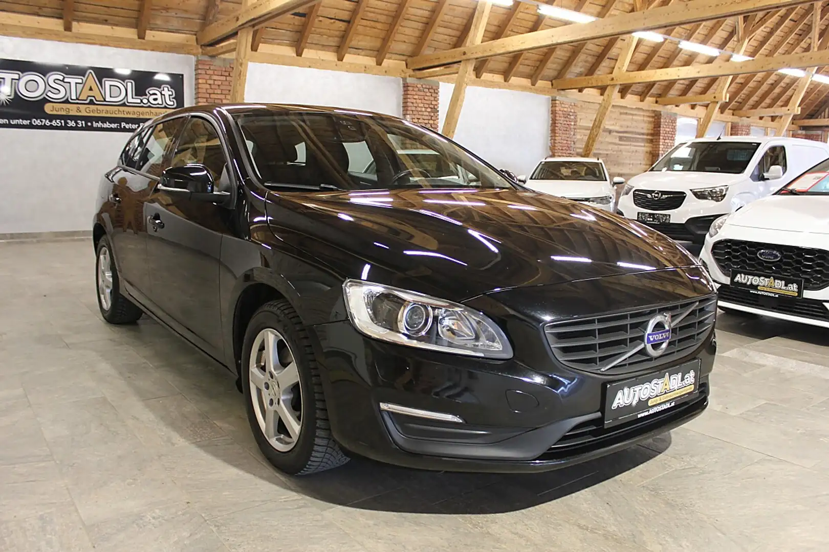 Volvo V60 D3 Kinetic/NAVI-SITZHZG.-BHZB.WSS.-ALU Schwarz - 2