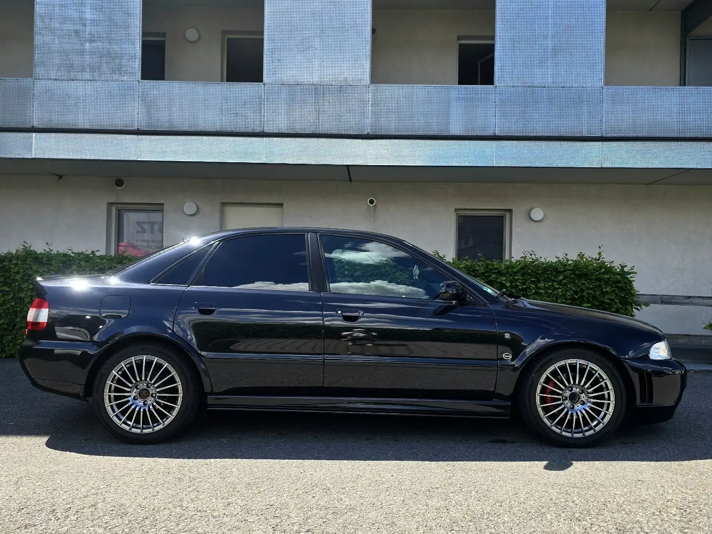 Audi 100 A4 B5 2.6l V6 Schwarz - 2