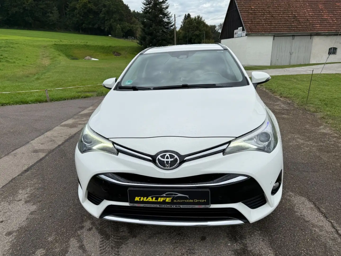 Toyota Avensis Touring Sports Team D Weiß - 2