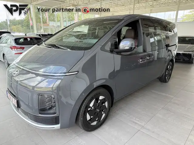 Hyundai STARIA Demo staria Luxury 7persoons/full option/Stock Dea
