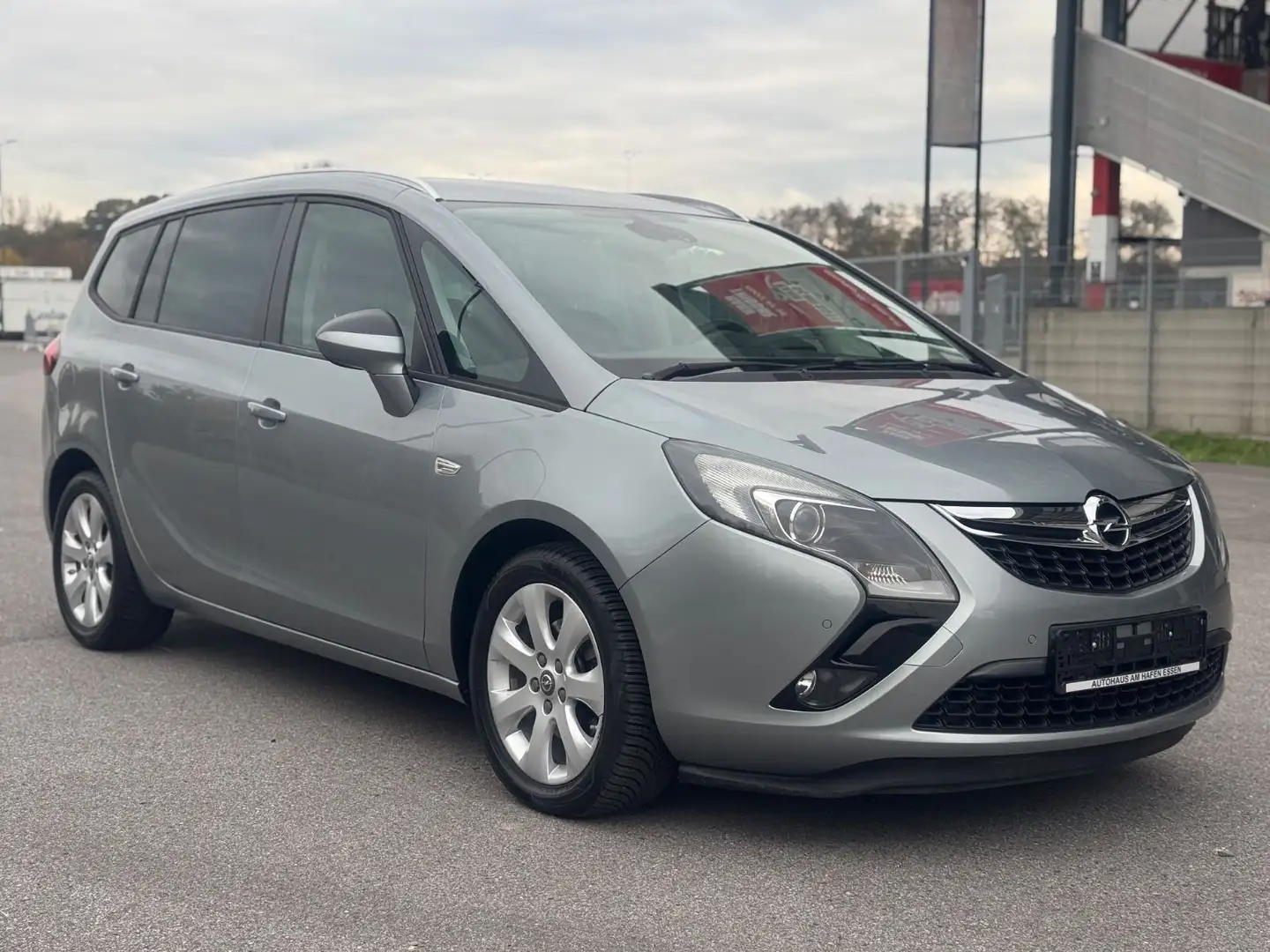 Opel Zafira C Tourer Style Servo Klima AHK erst 37000 Silber - 1