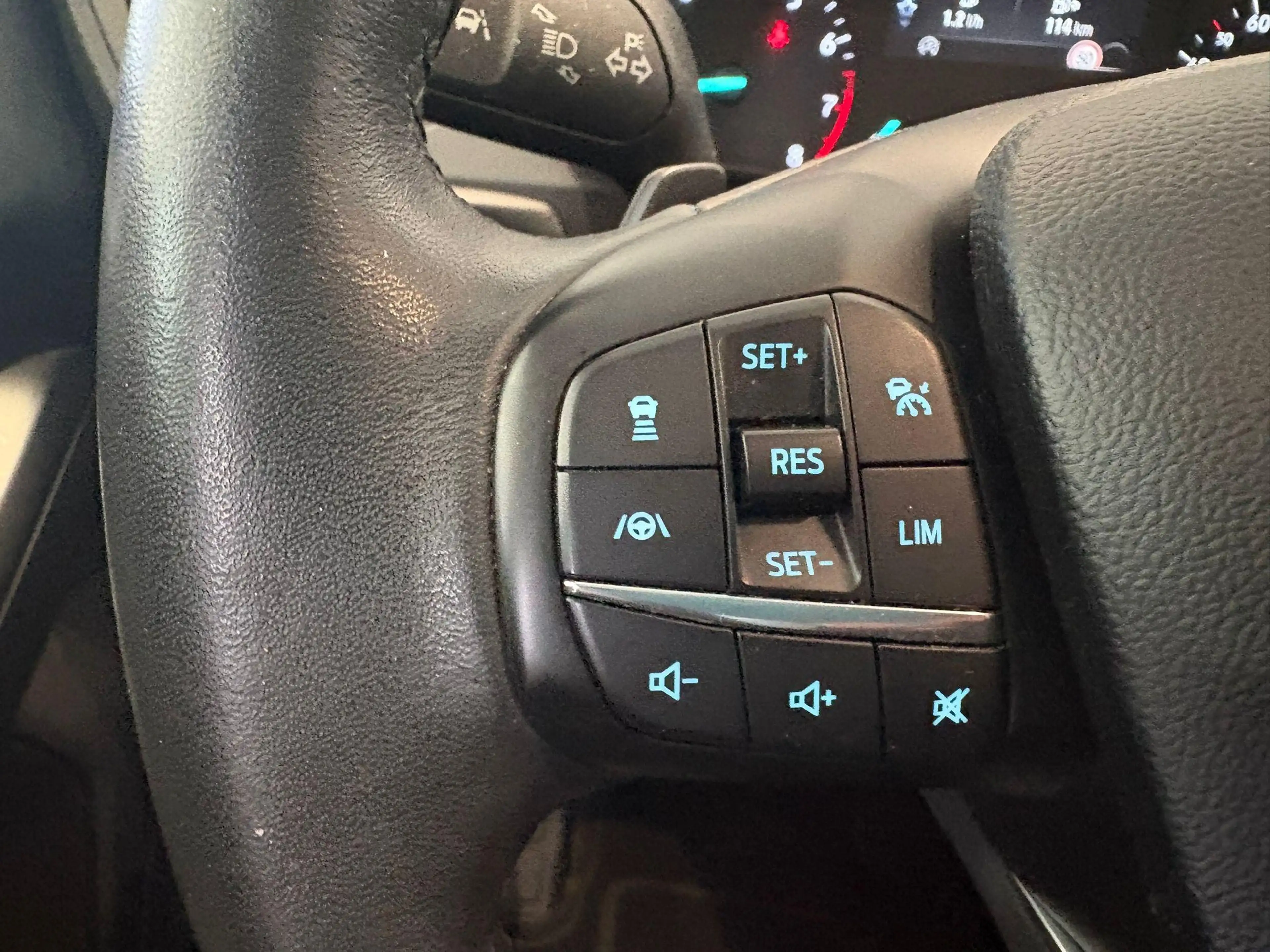Ford Focus Wagon 1.5 EcoBoost Active Business — photo 15