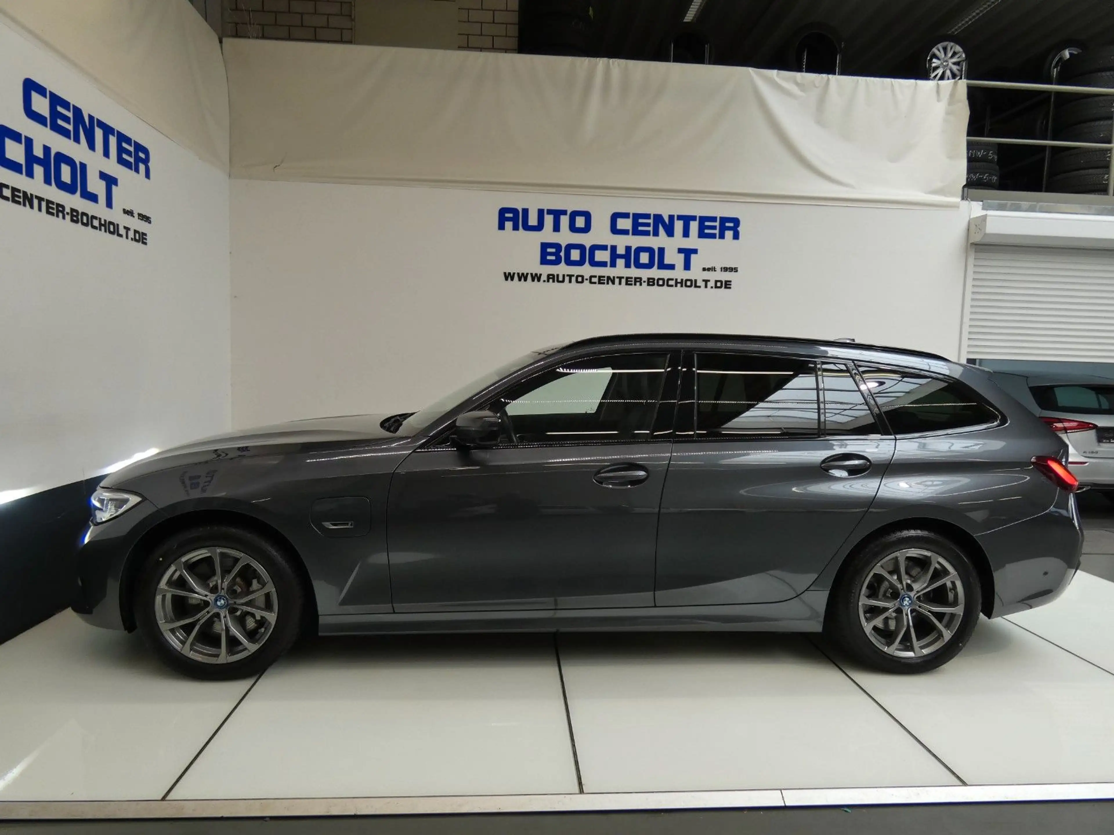BMW 330 e xDrive Sport Line*HUD*Laserlicht*Panorama — photo 13
