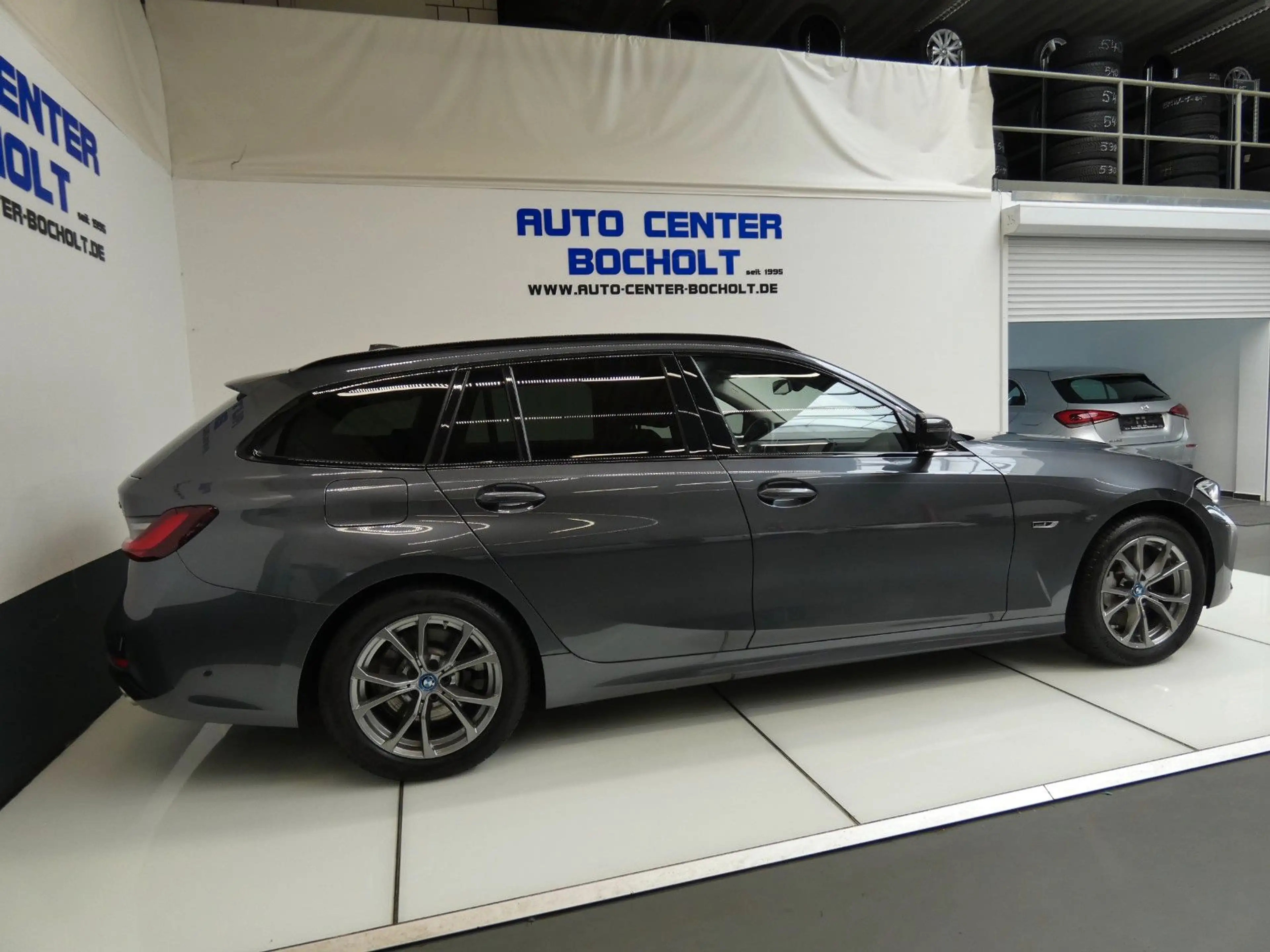 BMW 330 e xDrive Sport Line*HUD*Laserlicht*Panorama — photo 7