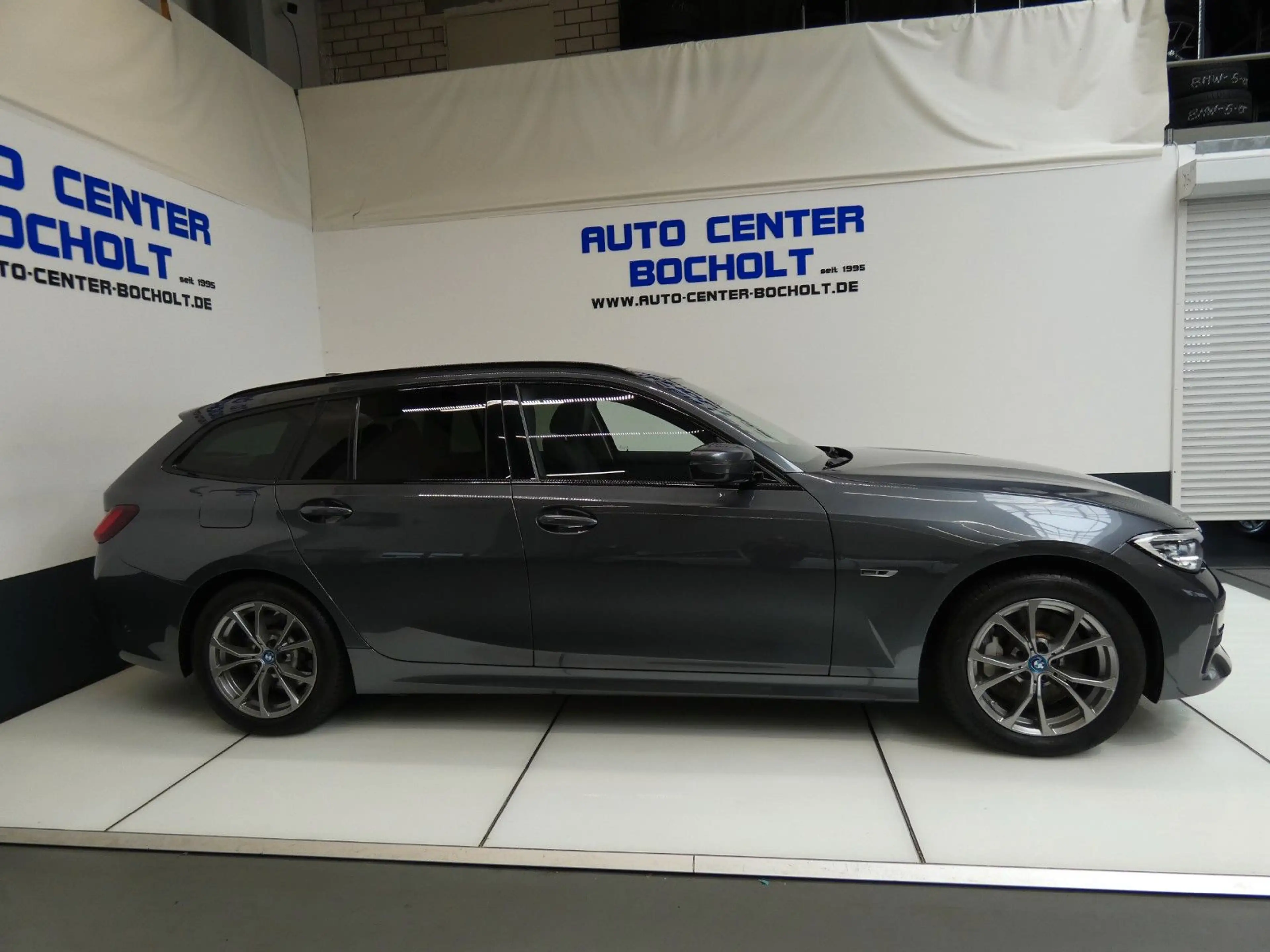BMW 330 e xDrive Sport Line*HUD*Laserlicht*Panorama — photo 5