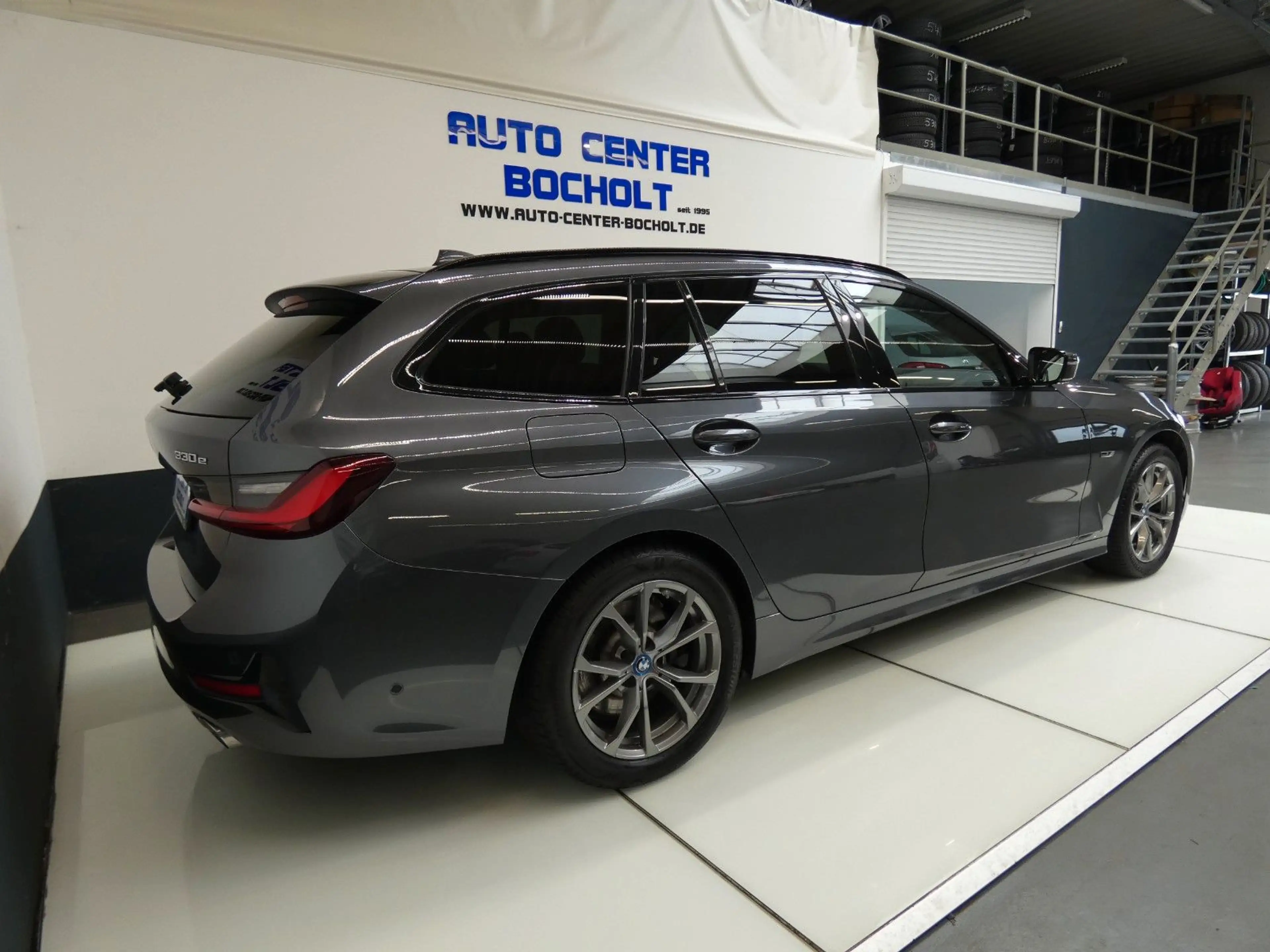 BMW 330 e xDrive Sport Line*HUD*Laserlicht*Panorama — photo 9