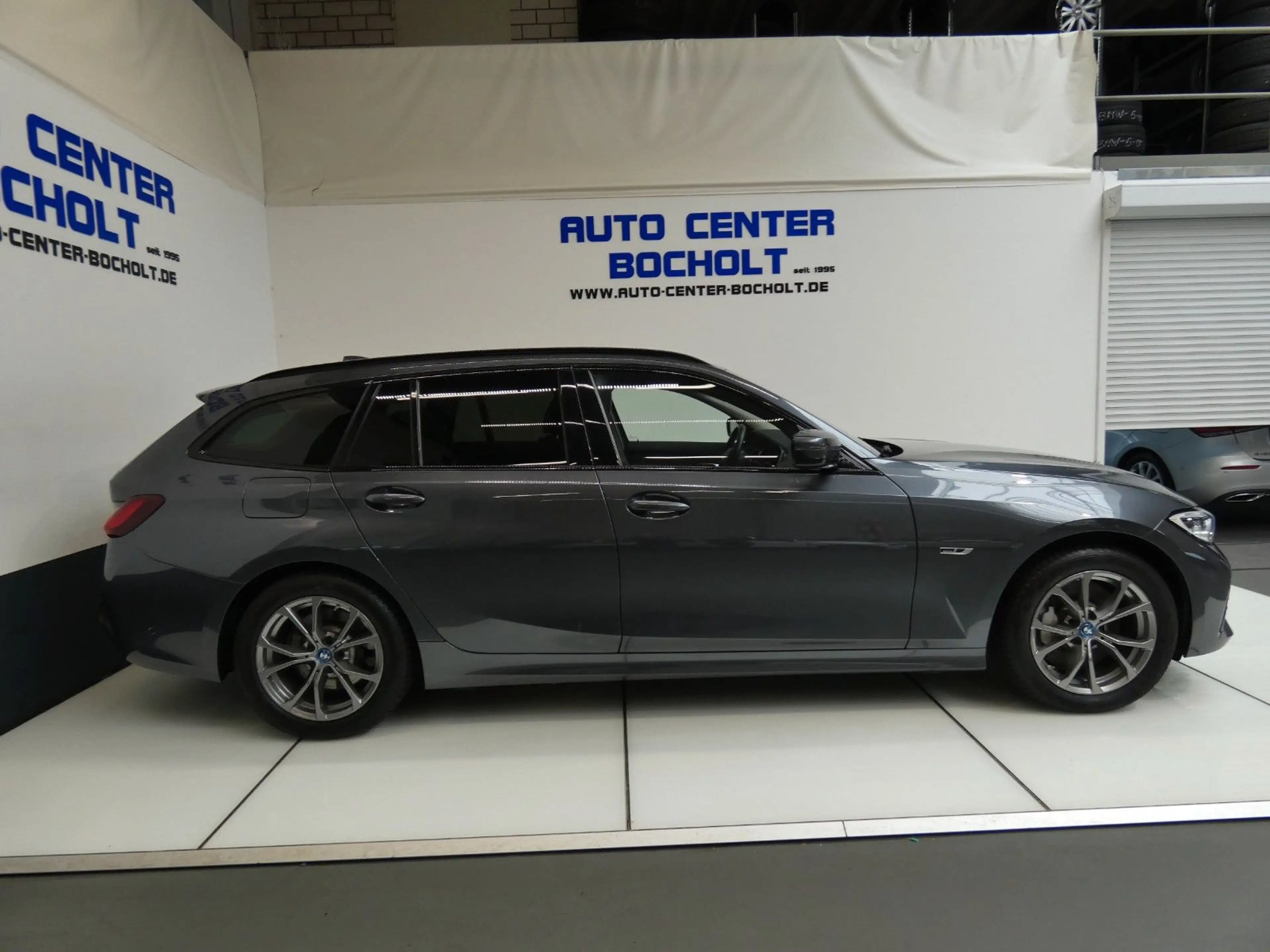 BMW 330 e xDrive Sport Line*HUD*Laserlicht*Panorama — photo 6