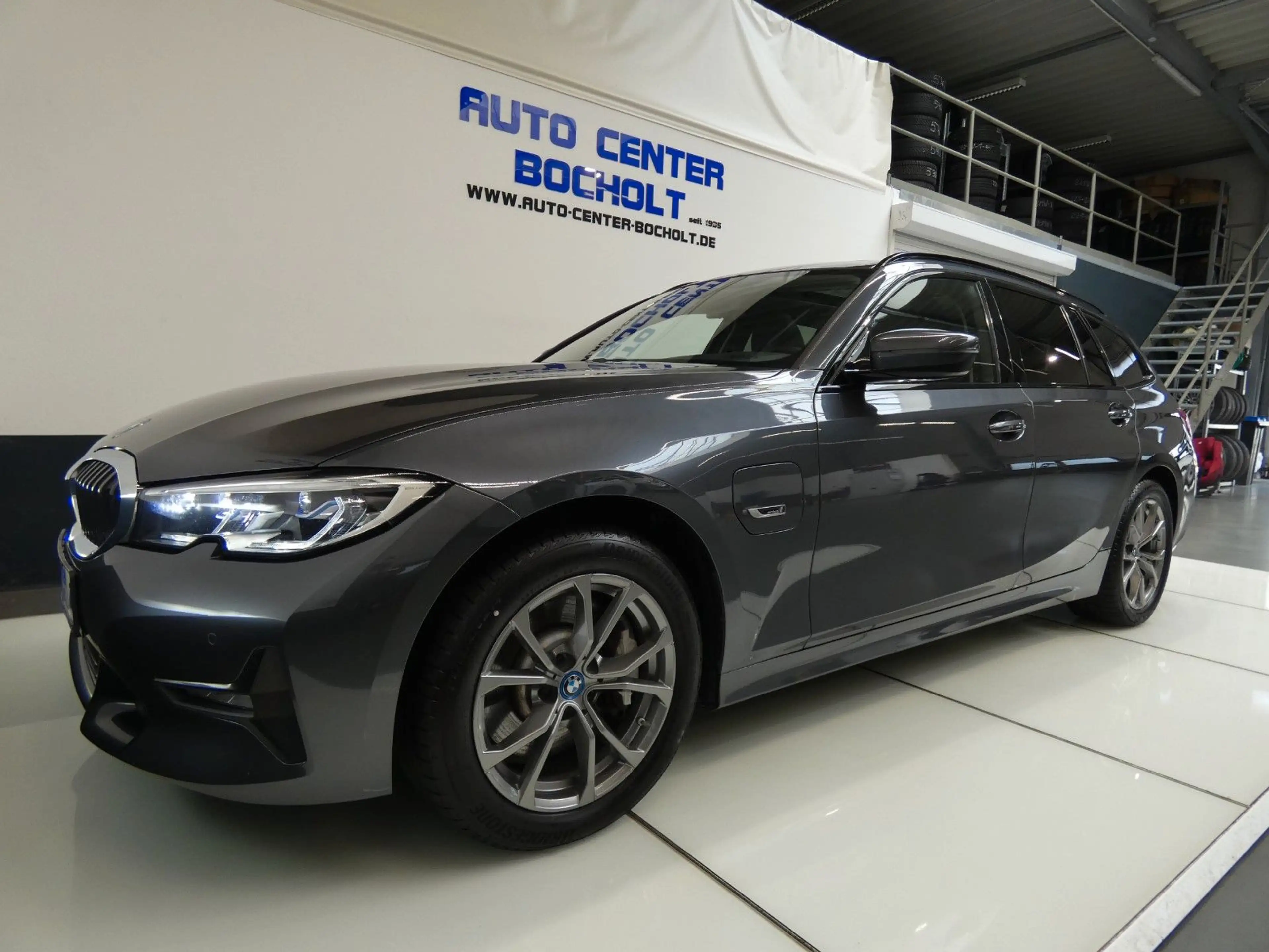 BMW 330 e xDrive Sport Line*HUD*Laserlicht*Panorama — photo 10