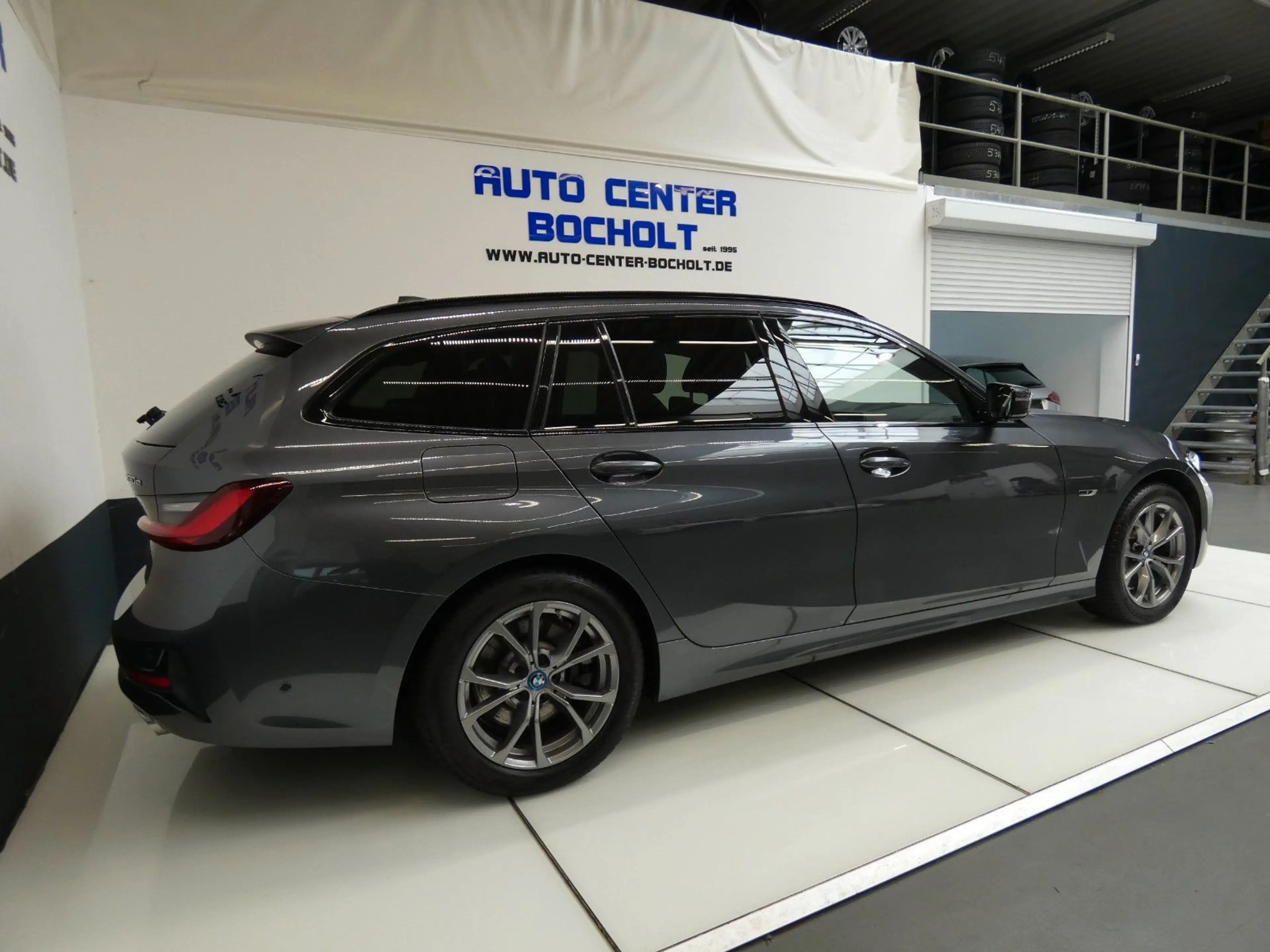 BMW 330 e xDrive Sport Line*HUD*Laserlicht*Panorama — photo 8
