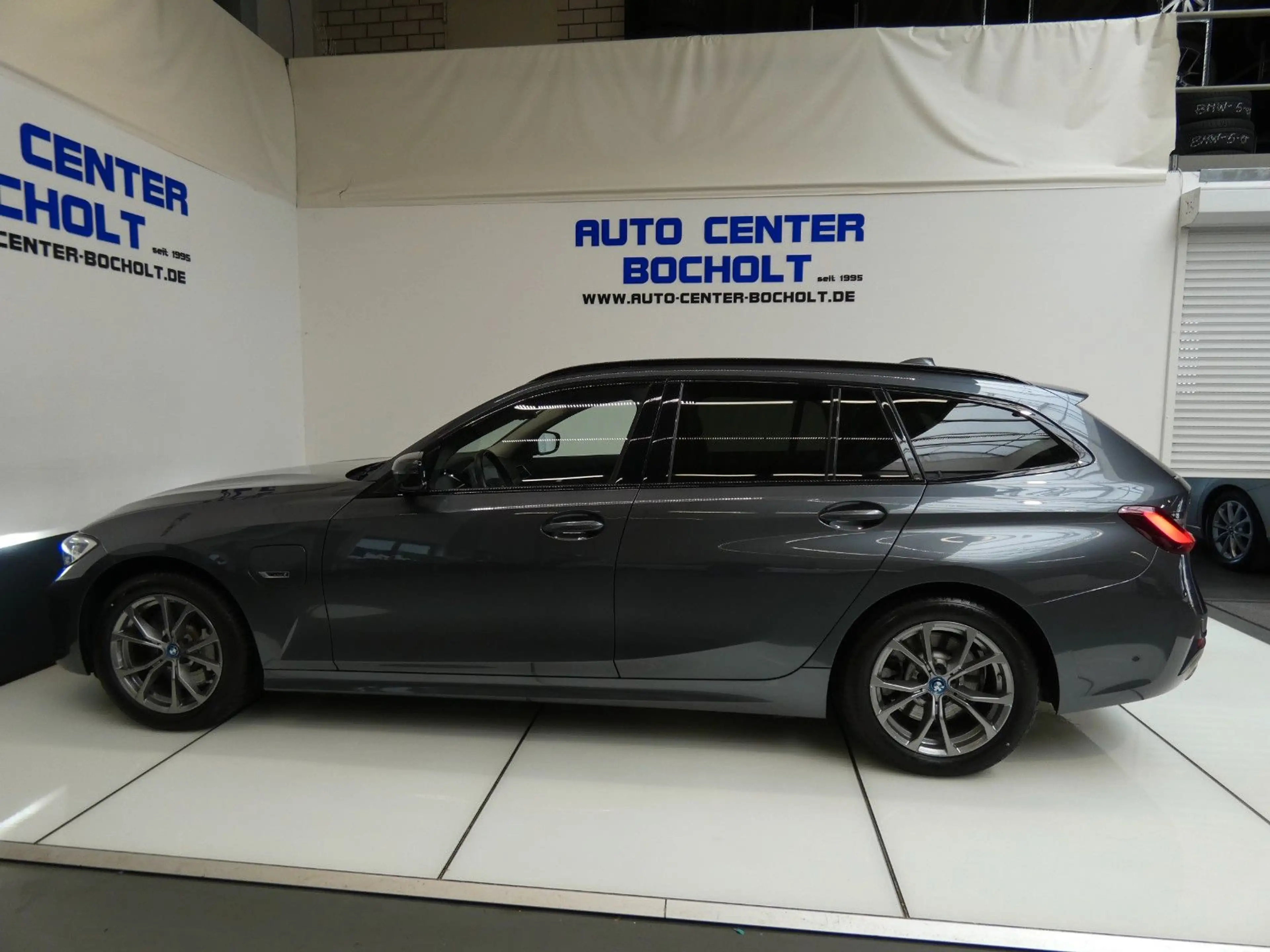 BMW 330 e xDrive Sport Line*HUD*Laserlicht*Panorama — photo 14