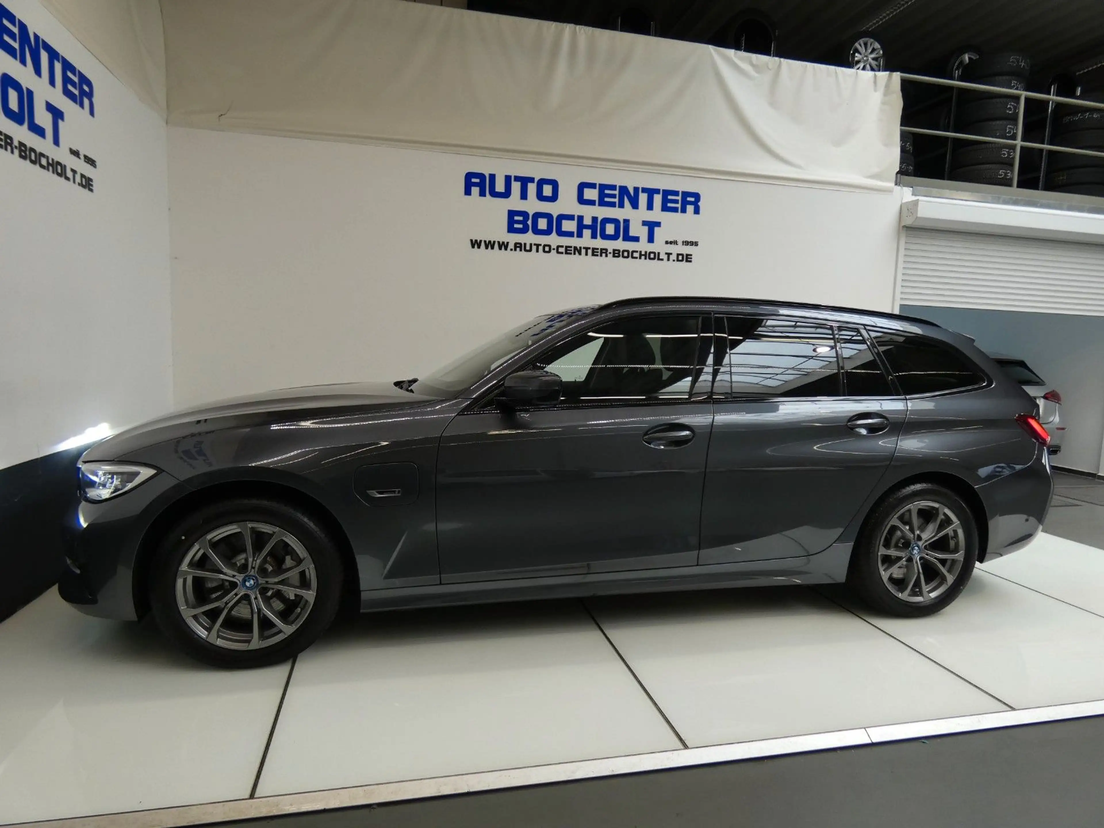 BMW 330 e xDrive Sport Line*HUD*Laserlicht*Panorama — photo 12